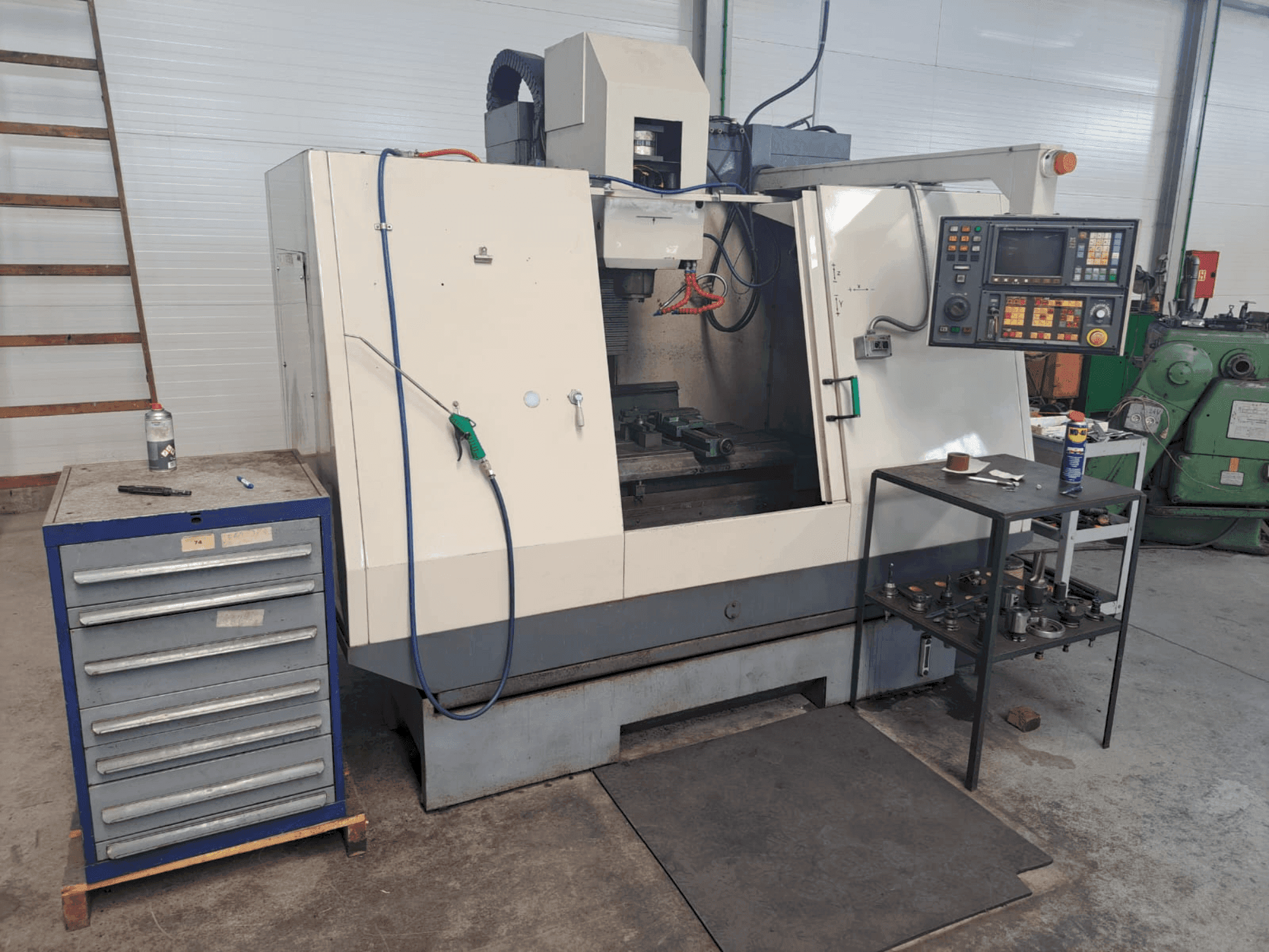 Makine  Cincinnati Sabre - Önden görünüm