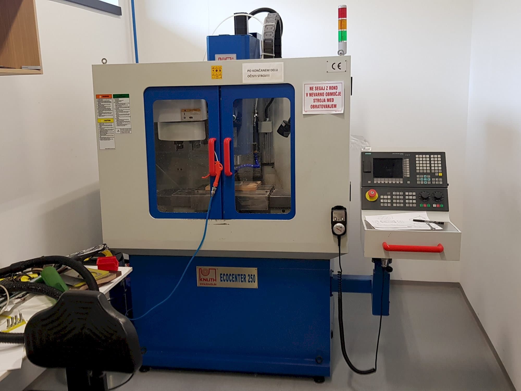 Makine  KNUTH EcoCenter 250 - Önden görünüm