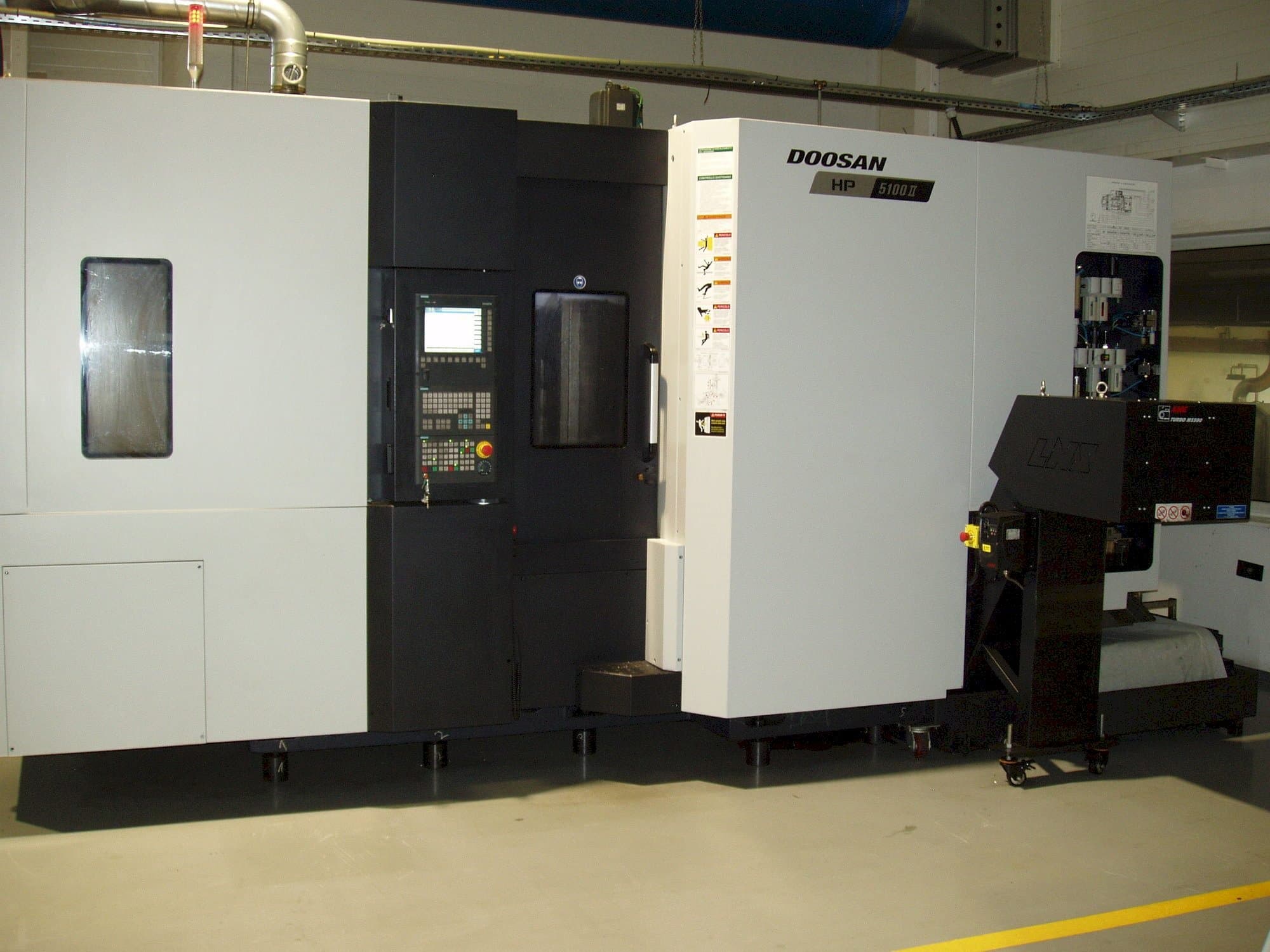 Makine  Doosan HP 5100 II - Önden görünüm