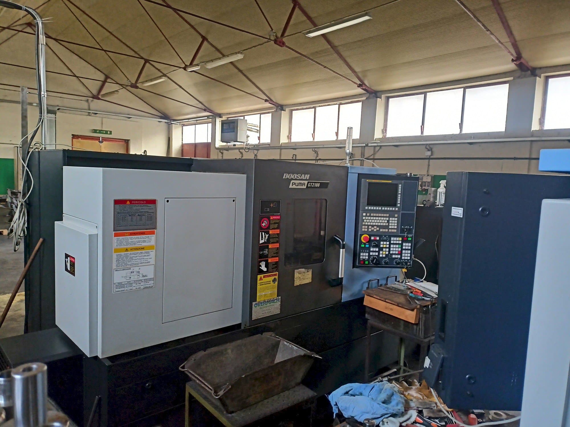 Makine  DOOSAN Puma GT2100 - Önden görünüm