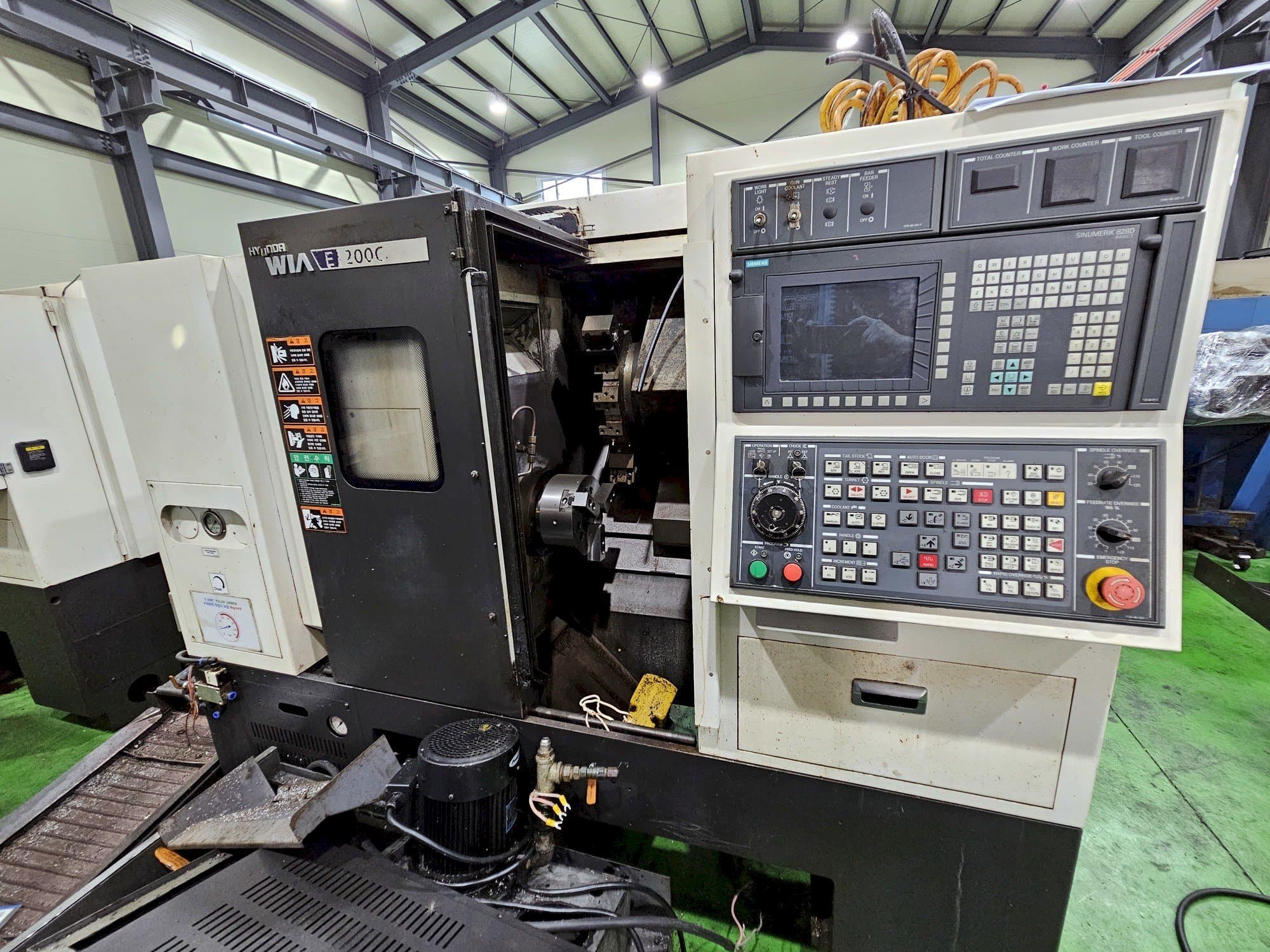 Makine  Hyundai Wia E200C - Önden görünüm