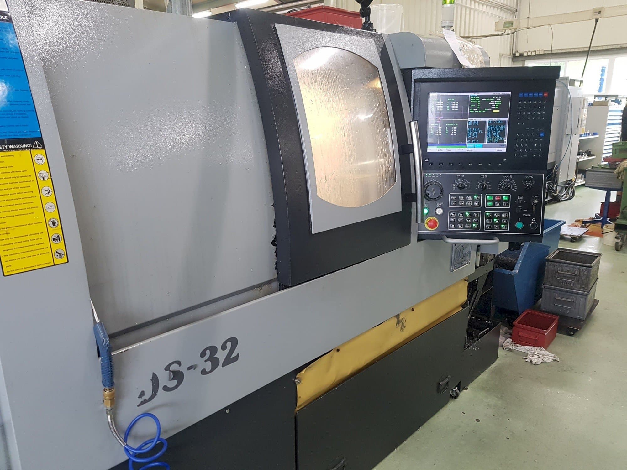 Makine  Chiah-Chyun CDS-32 - Önden görünüm