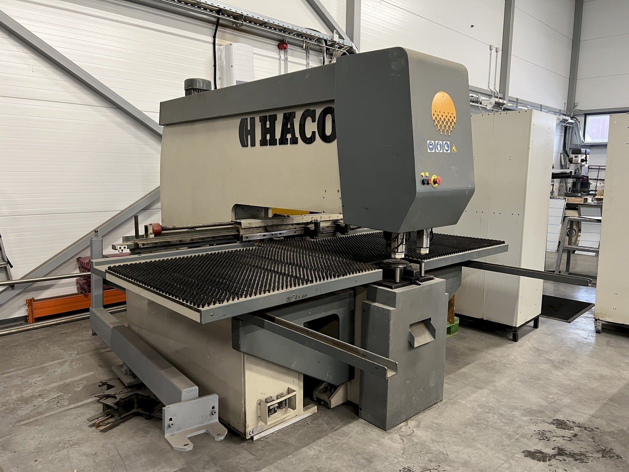 Makine  HACO PM 310V-3 - Önden görünüm