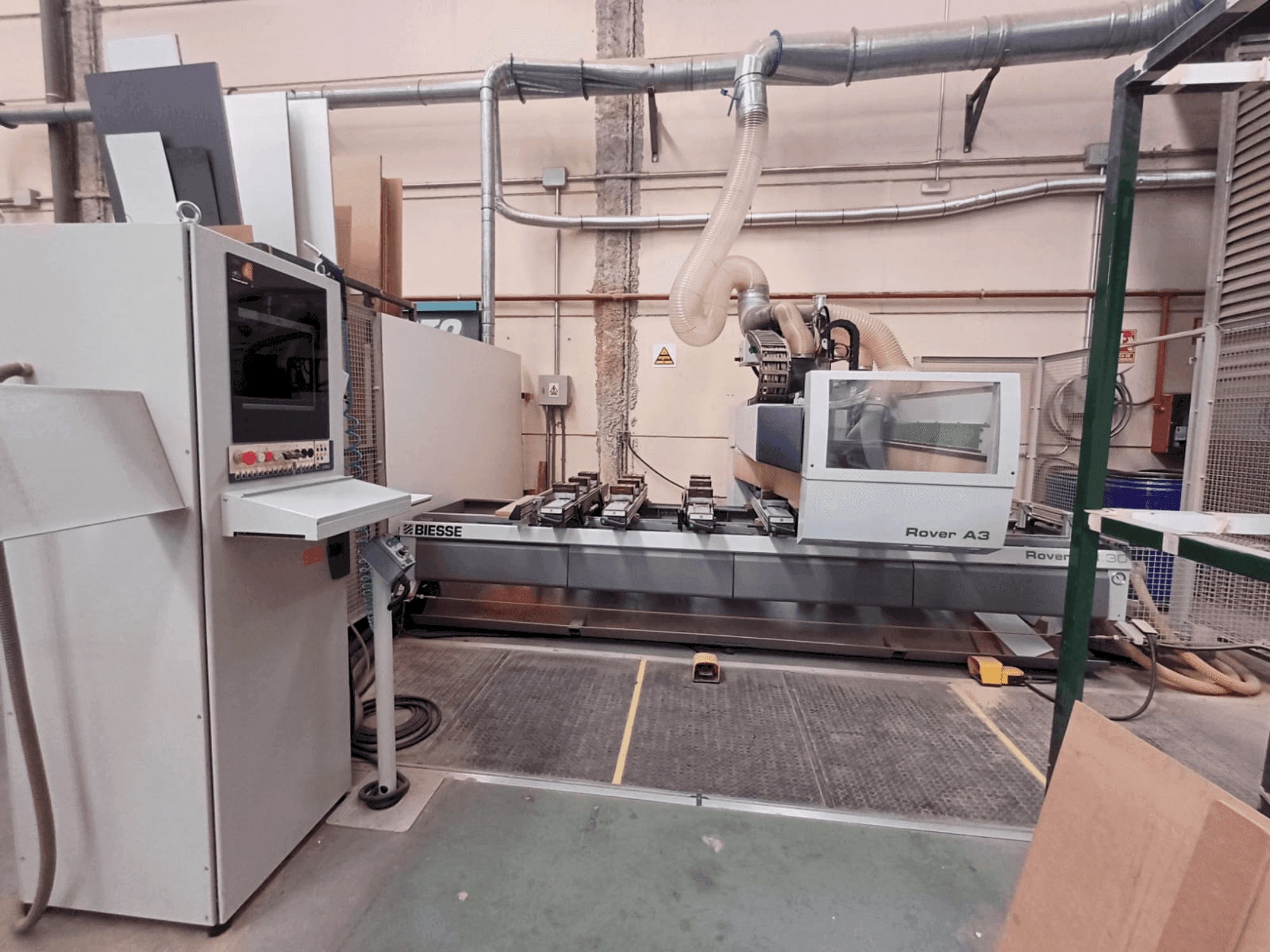 Makine  BIESSE OVER A 330 K3 S - Önden görünüm