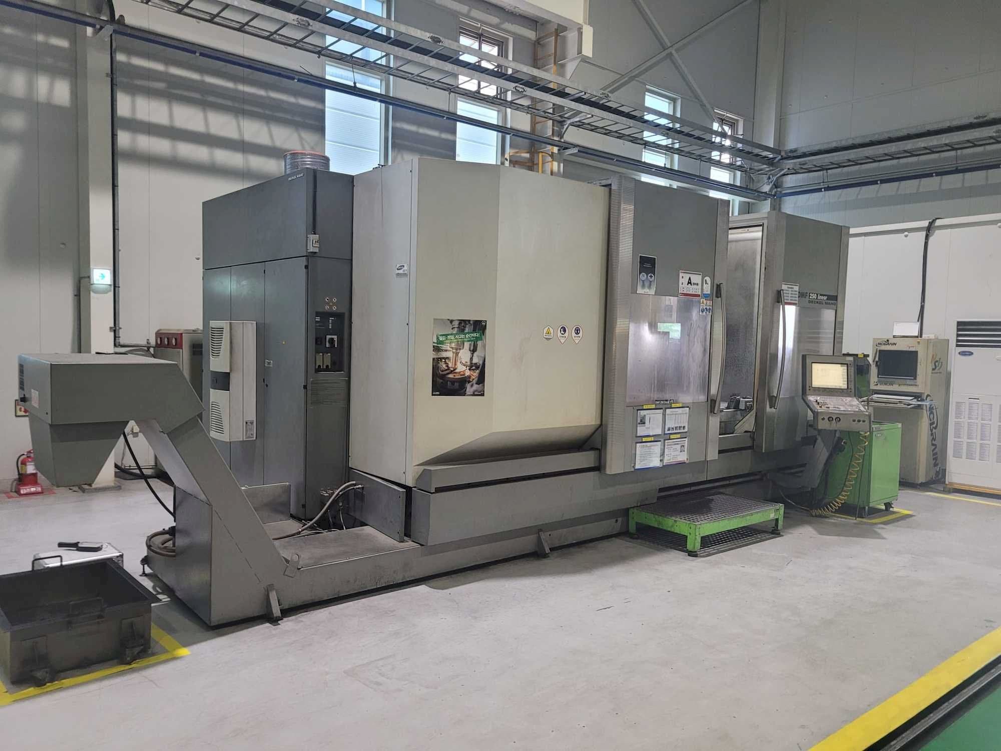 Makine  DECKEL MAHO DMF 250 linear - Sol taraftaki görüntü