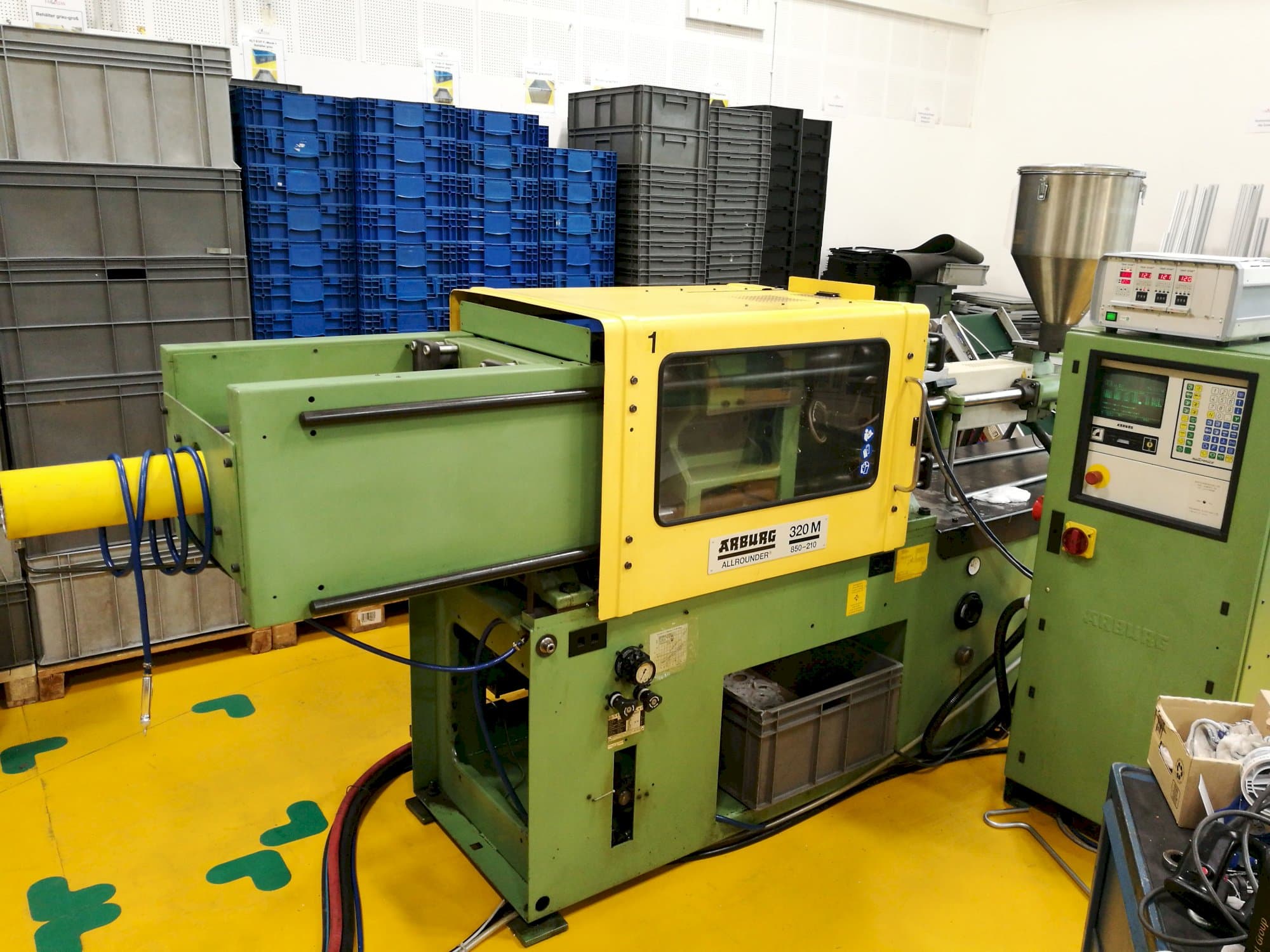 Makine  Arburg - Sol görünüm 320 M 850-210