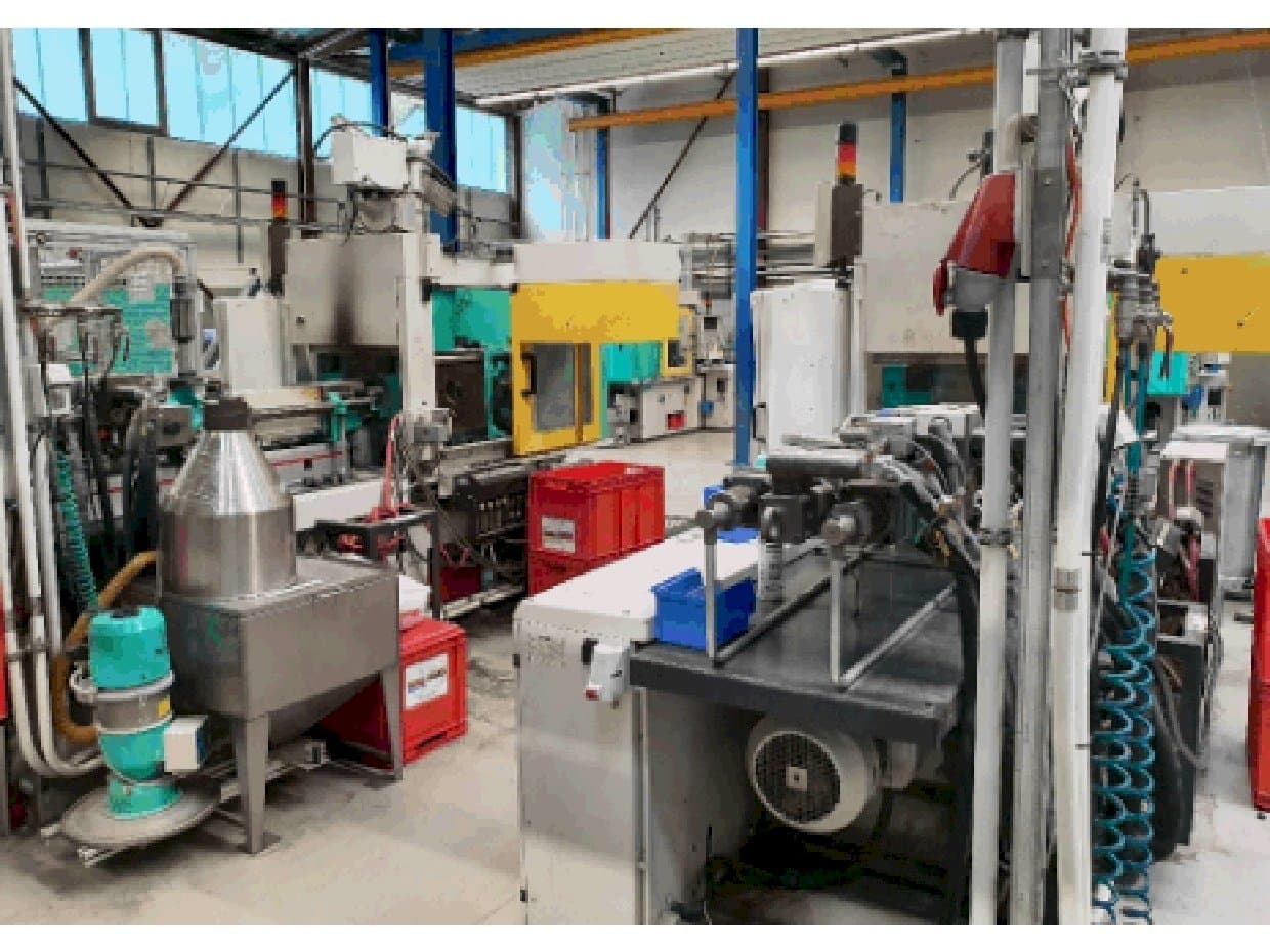 Makine  Arburg 320 C 600-250 - Yan görünüm