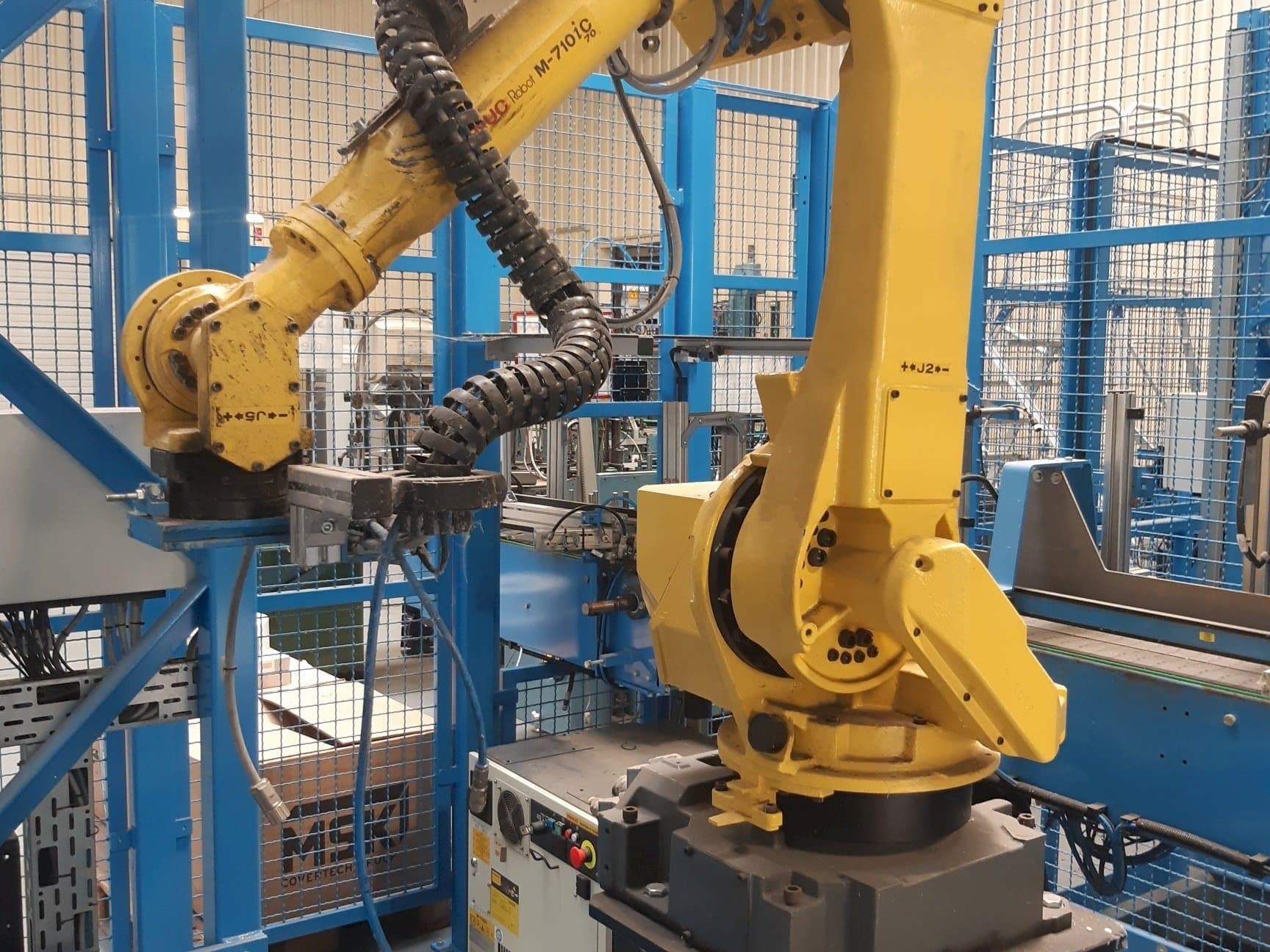 Makine  FANUC M-710iC (2015) - Önden görünüm