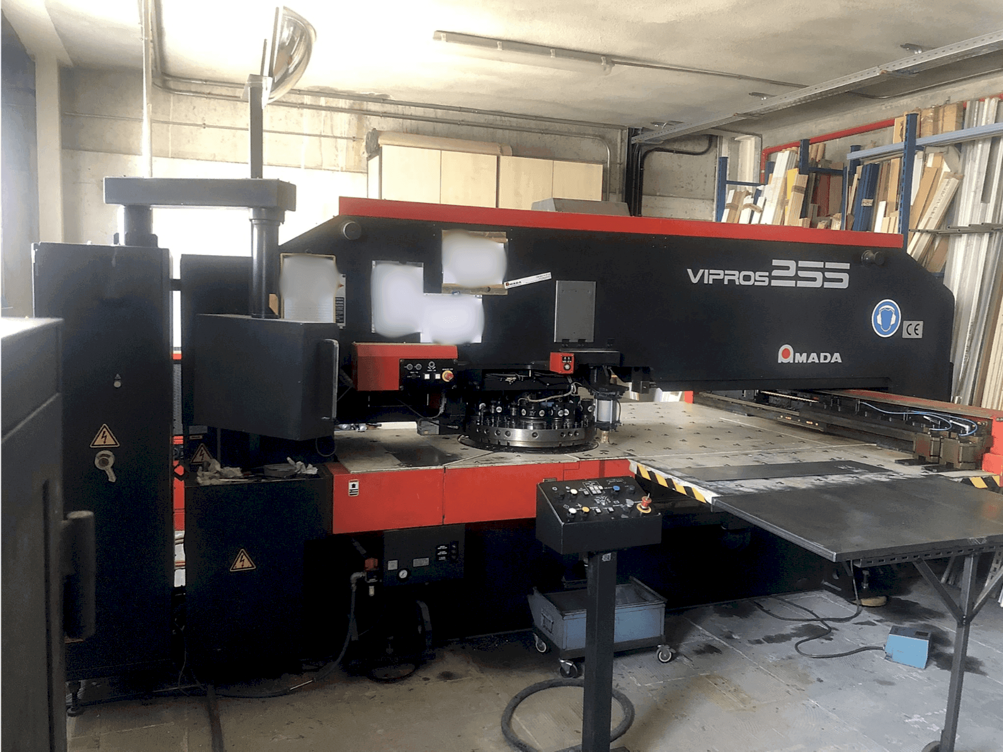 Makine  AMADA Vipros 255 - Önden görünüm