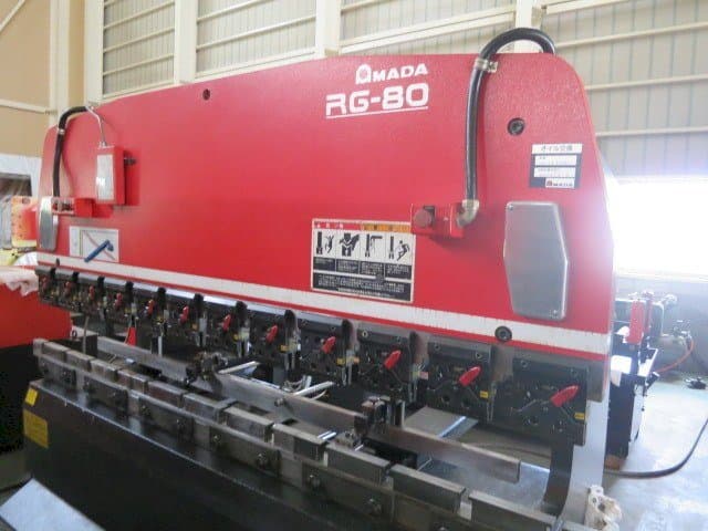 Makine  AMADA RG-80 ABG - Önden görünüm