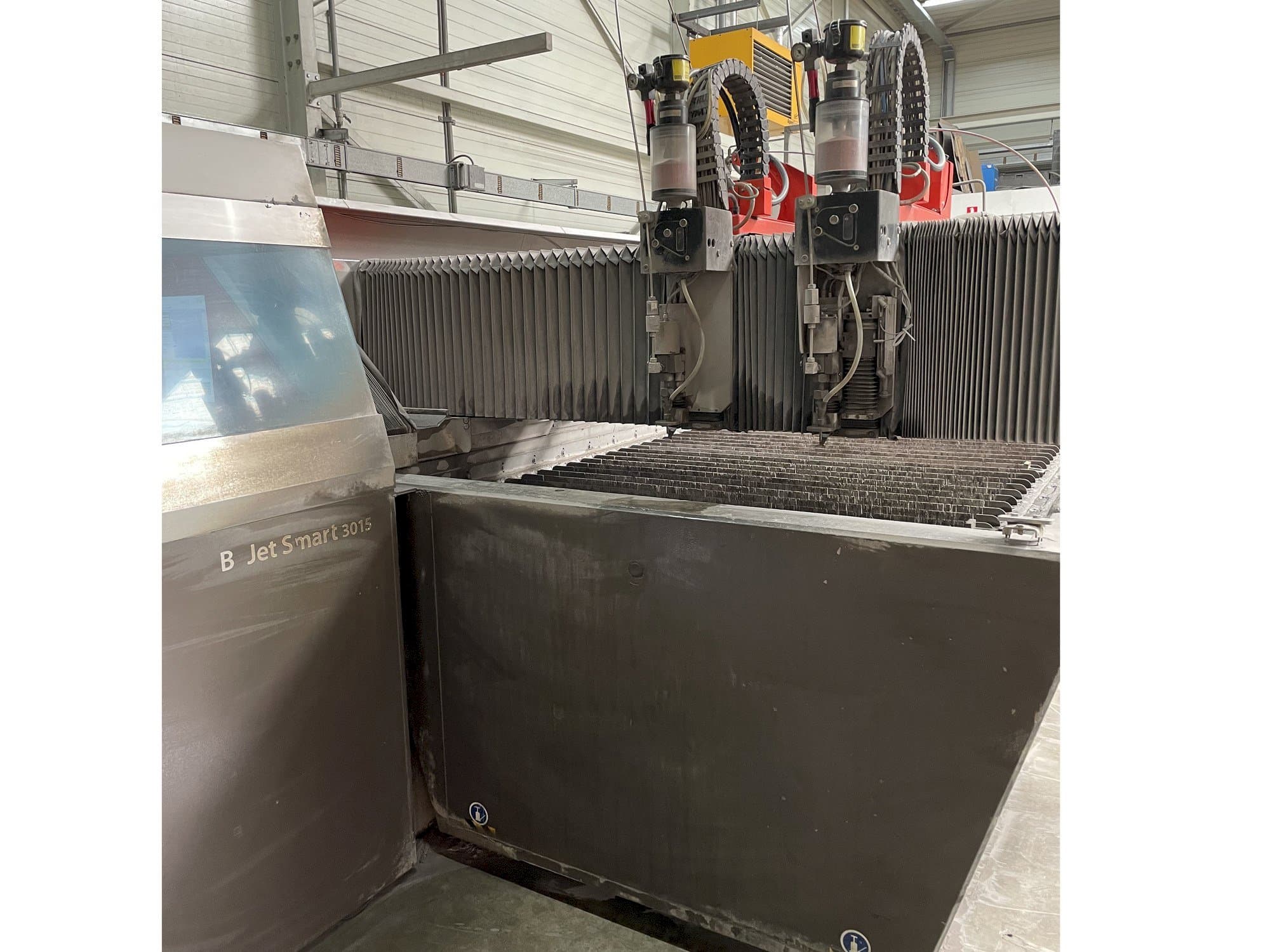 Makine  Bystronic ByJet Smart 3015 - Önden görünüm