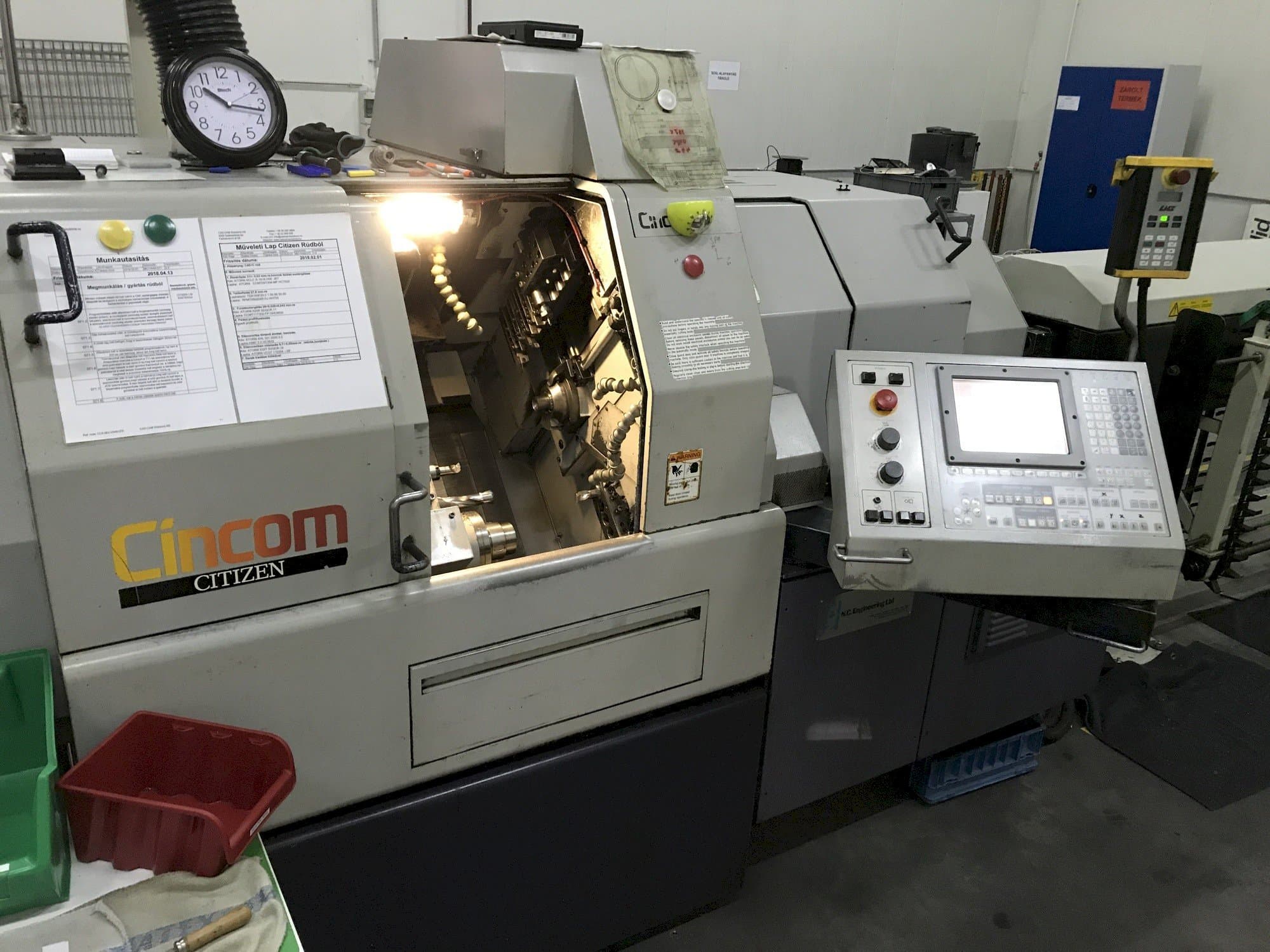 Makine  Citizen Cincom L32 - Önden görünüm