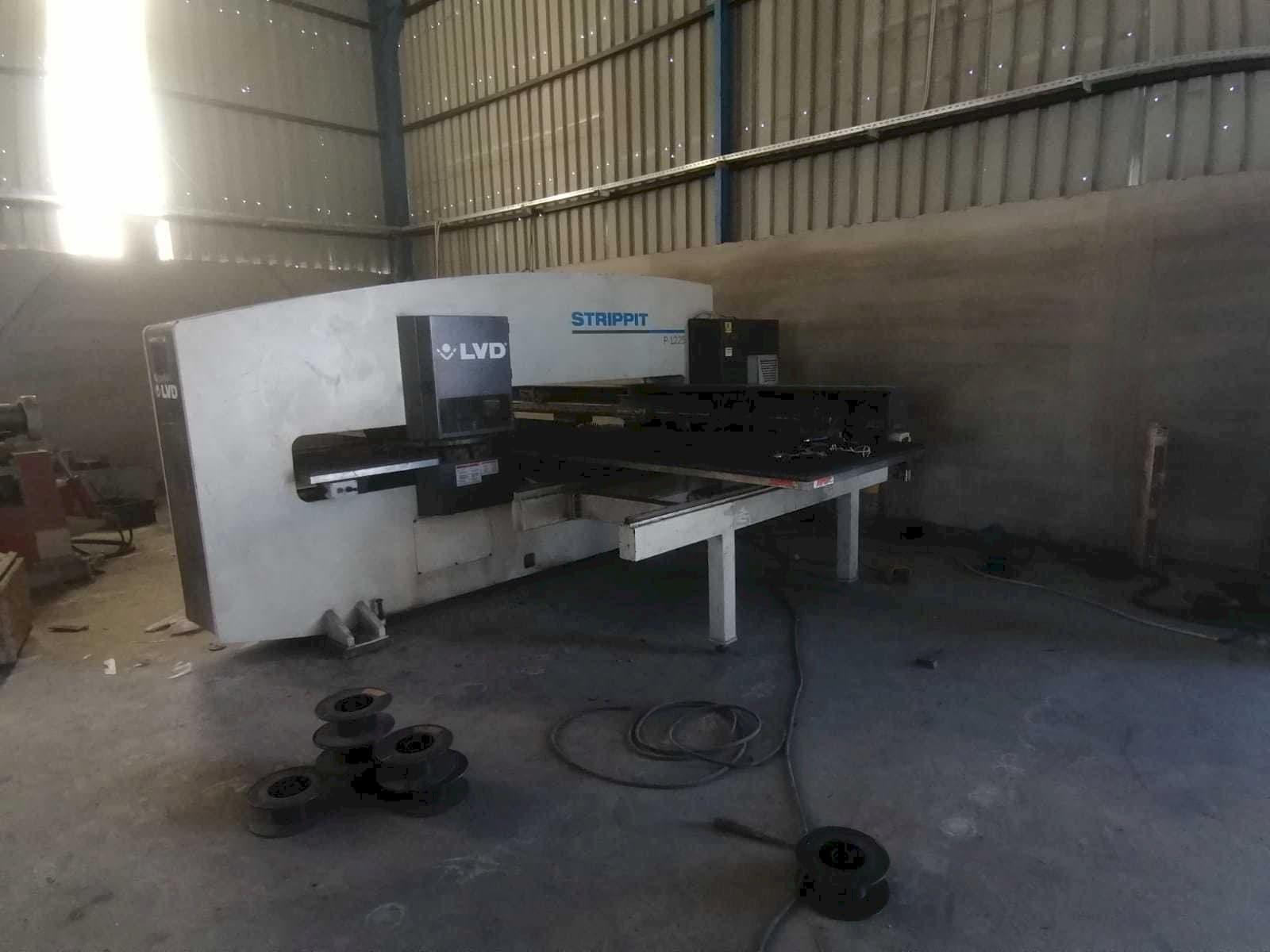 Makine  LVD P-1225 - Önden görünüm