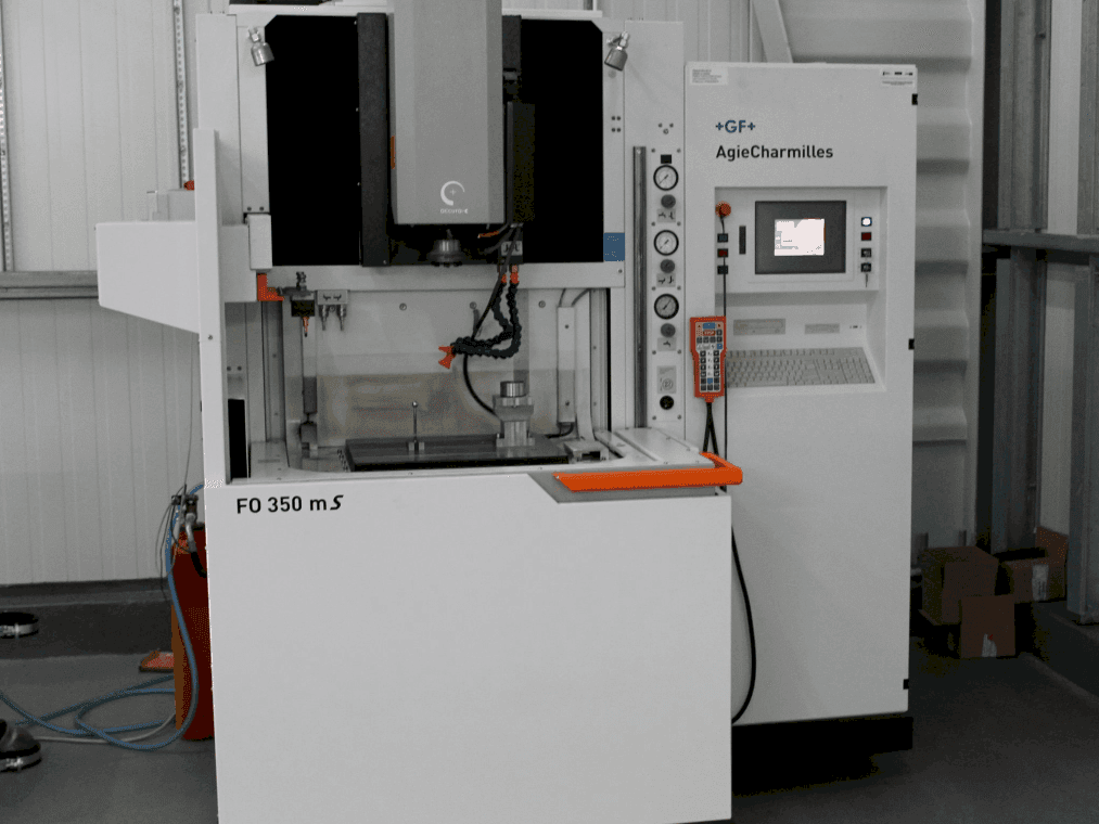 Makine  AgieCharmilles FO350MS - Önden görünüm