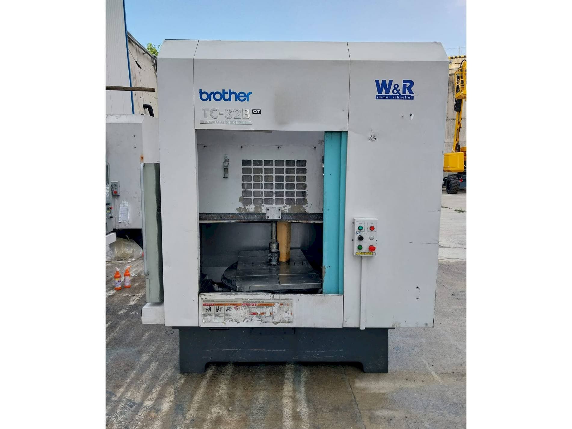 Makine  Brother TC 32 B-QT - Önden görünüm