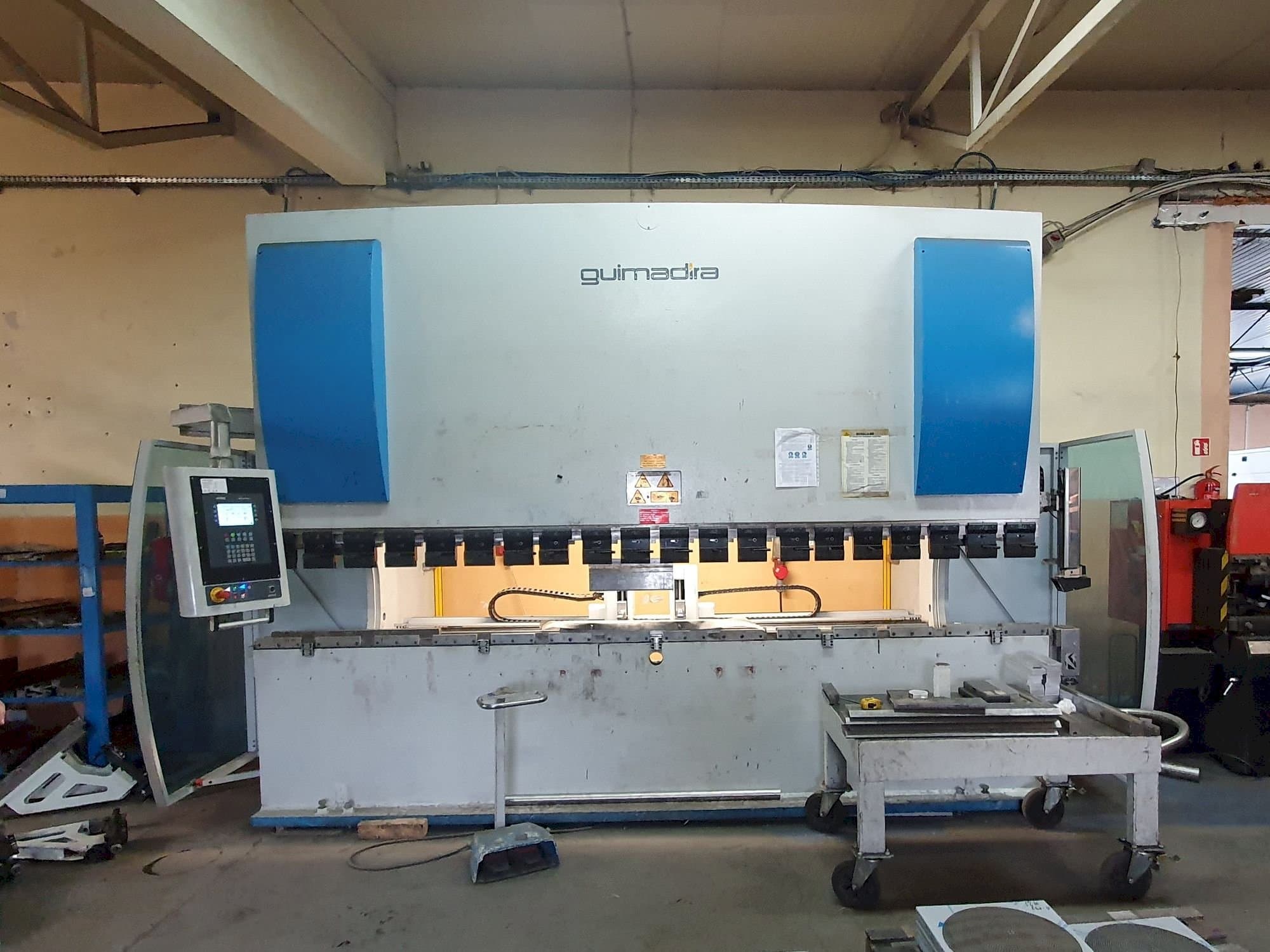 Makine  ADIRA PMO-16040PLS - Önden görünüm