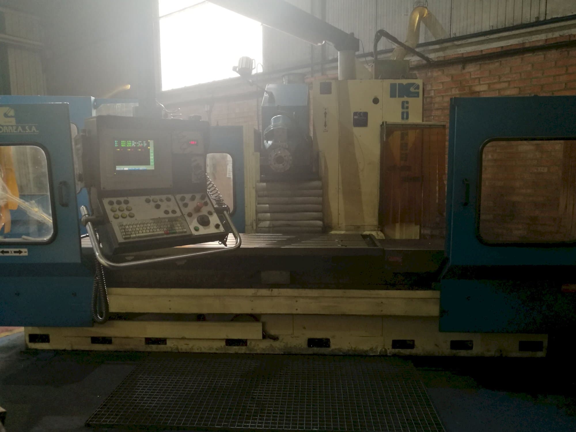 Makine  Correa - Önden görünüm CF 22/25