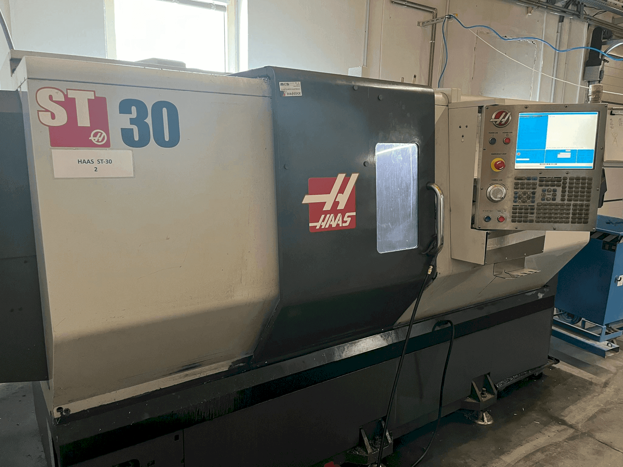 Makine  HAAS ST-30 - Önden görünüm