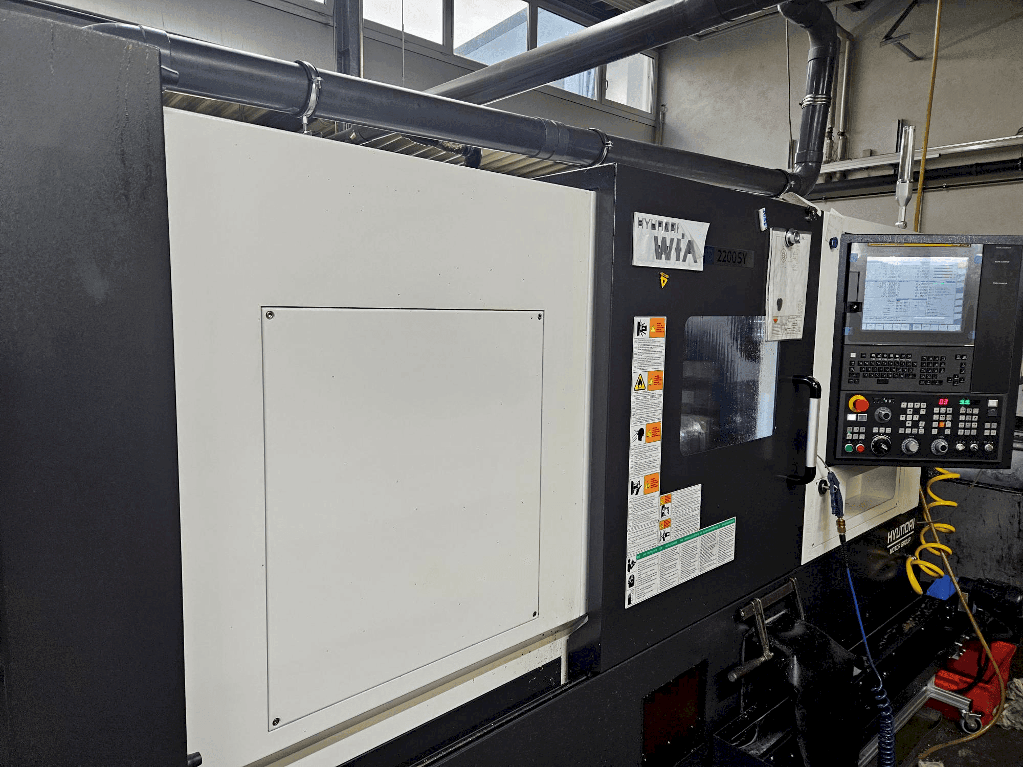 Makine  Hyundai HD2200SY - Önden görünüm