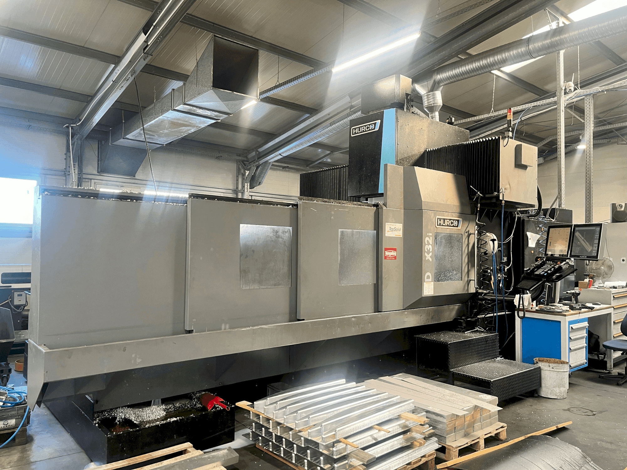 Makine  Hurco DCX32i - Önden görünüm