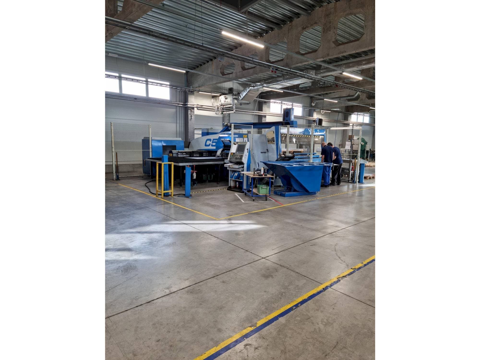 Makine  Finn-Power C5 + Compact Express - Sol taraftaki görüntü