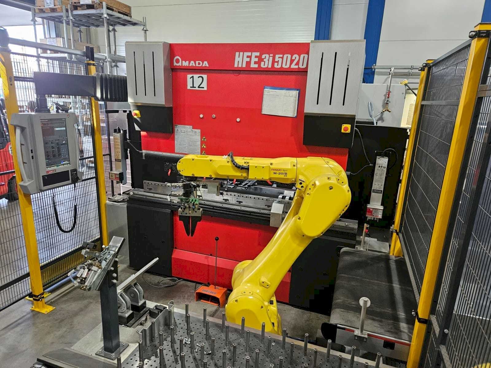 Makine  AMADA HFE5020 3i + Robot - Önden görünüm