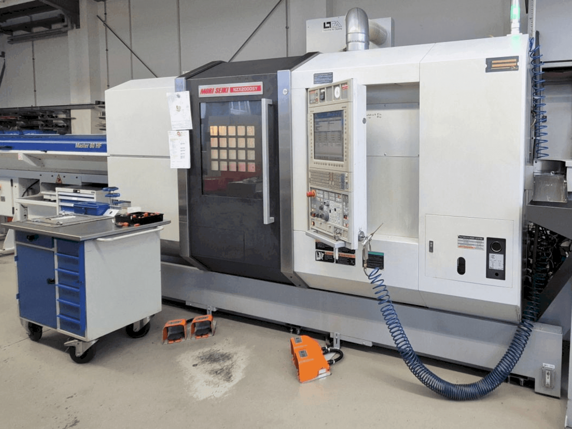 Makine  MORI SEIKI NZX2000/800SY - Önden görünüm