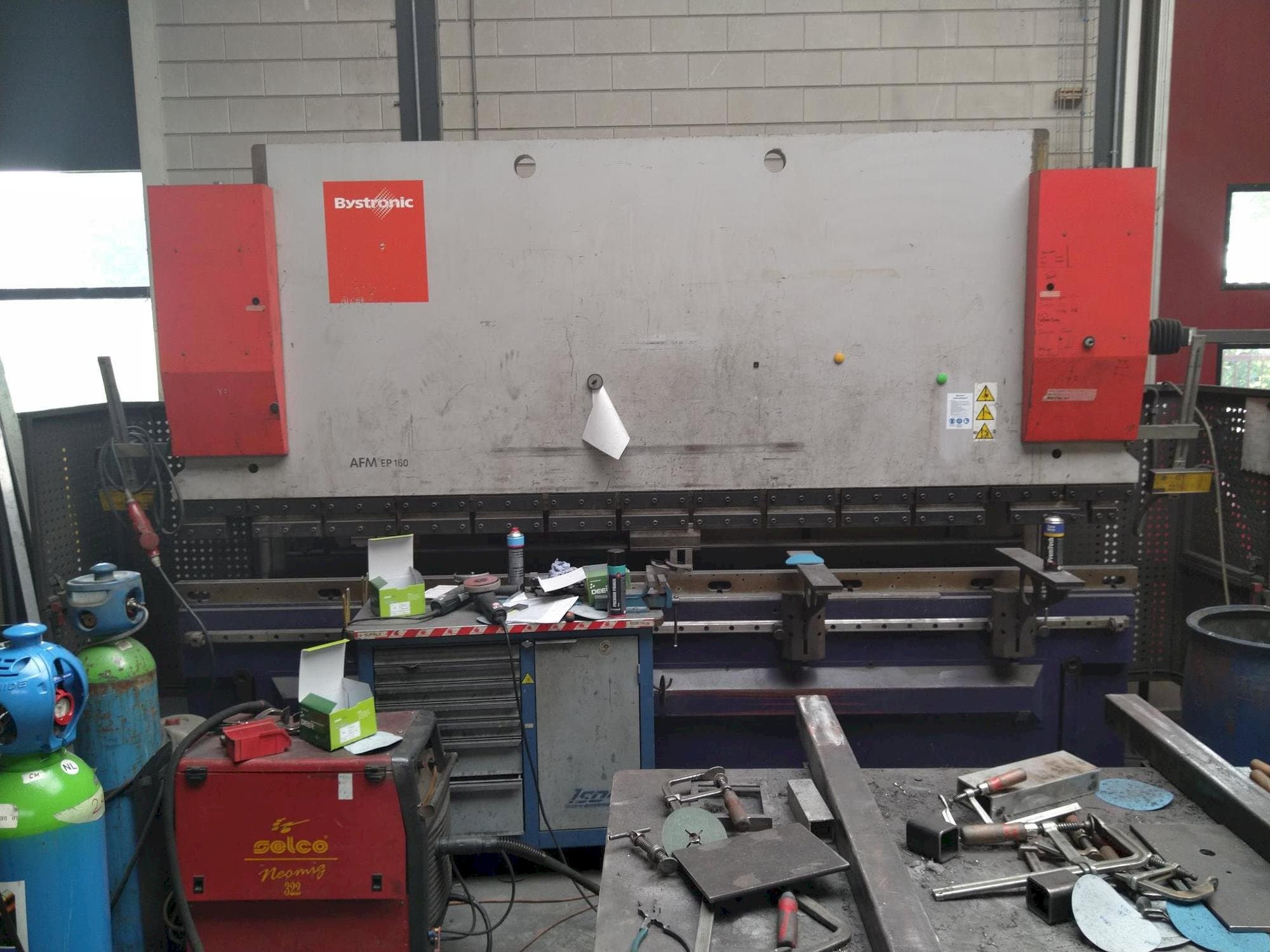 Makine  Bystronic EP40-160 - Önden görünüm