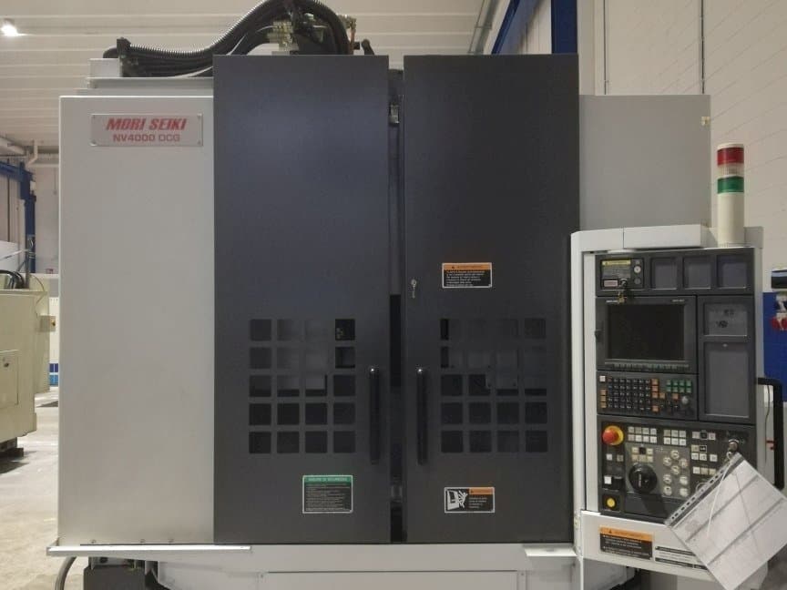 Makine  MORI SEIKI NV 4000 DCG - Önden görünüm