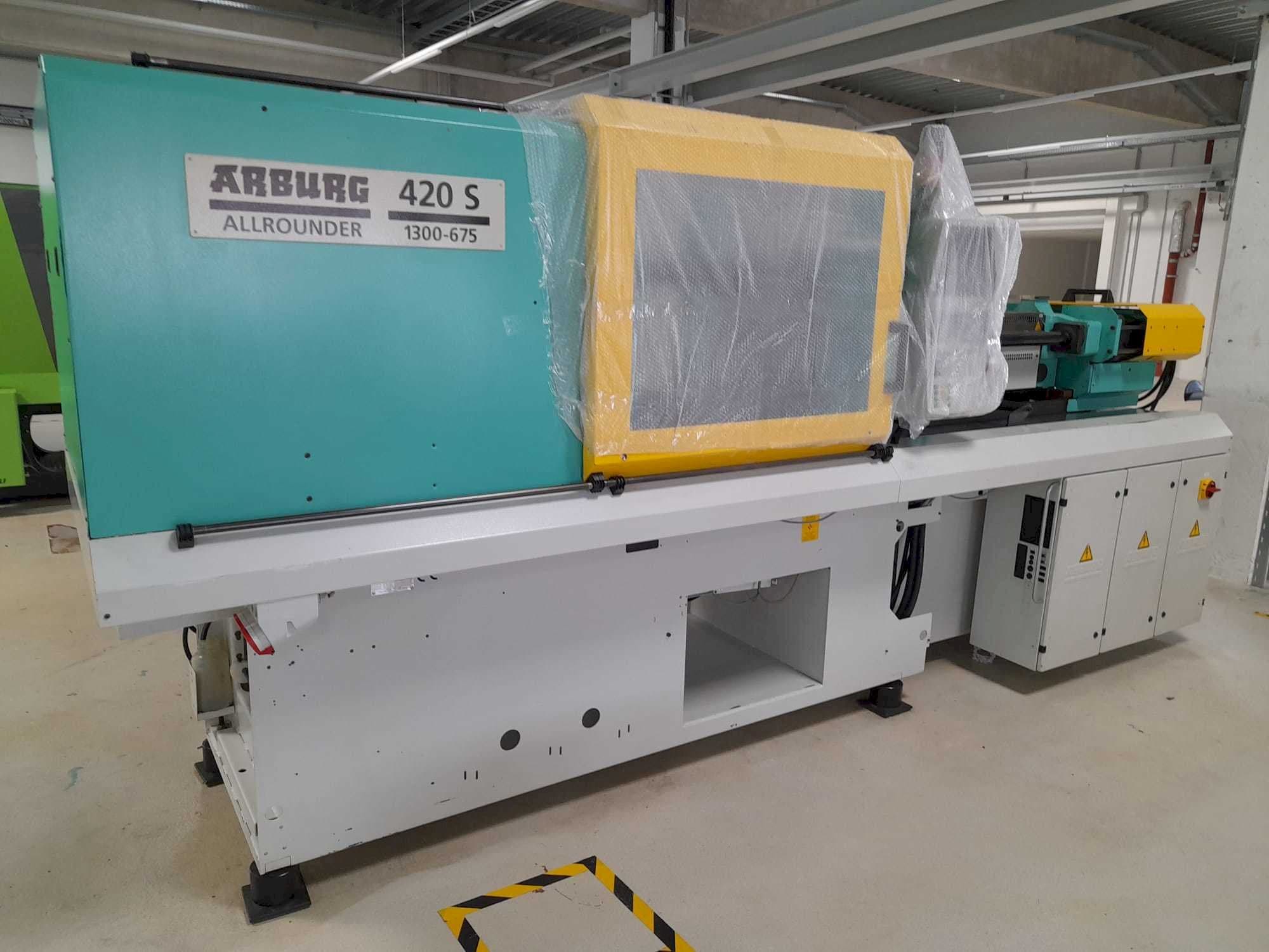 Makine  Arburg Allrounder 420S 1300-675 - Önden görünüm