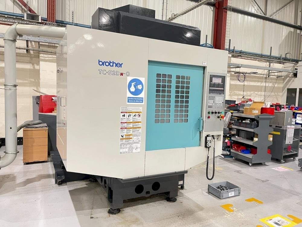 Makine  Brother TC-S2DN-0 - Önden görünüm