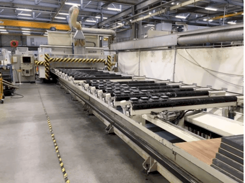 Makine  Uniteam 5 achs - Sol taraftaki görüntü