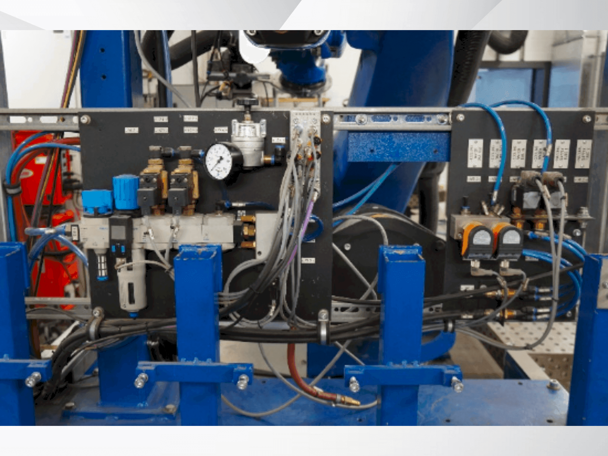 Makine KUKA KR 100-2 HA 2000 - Önden görünüm