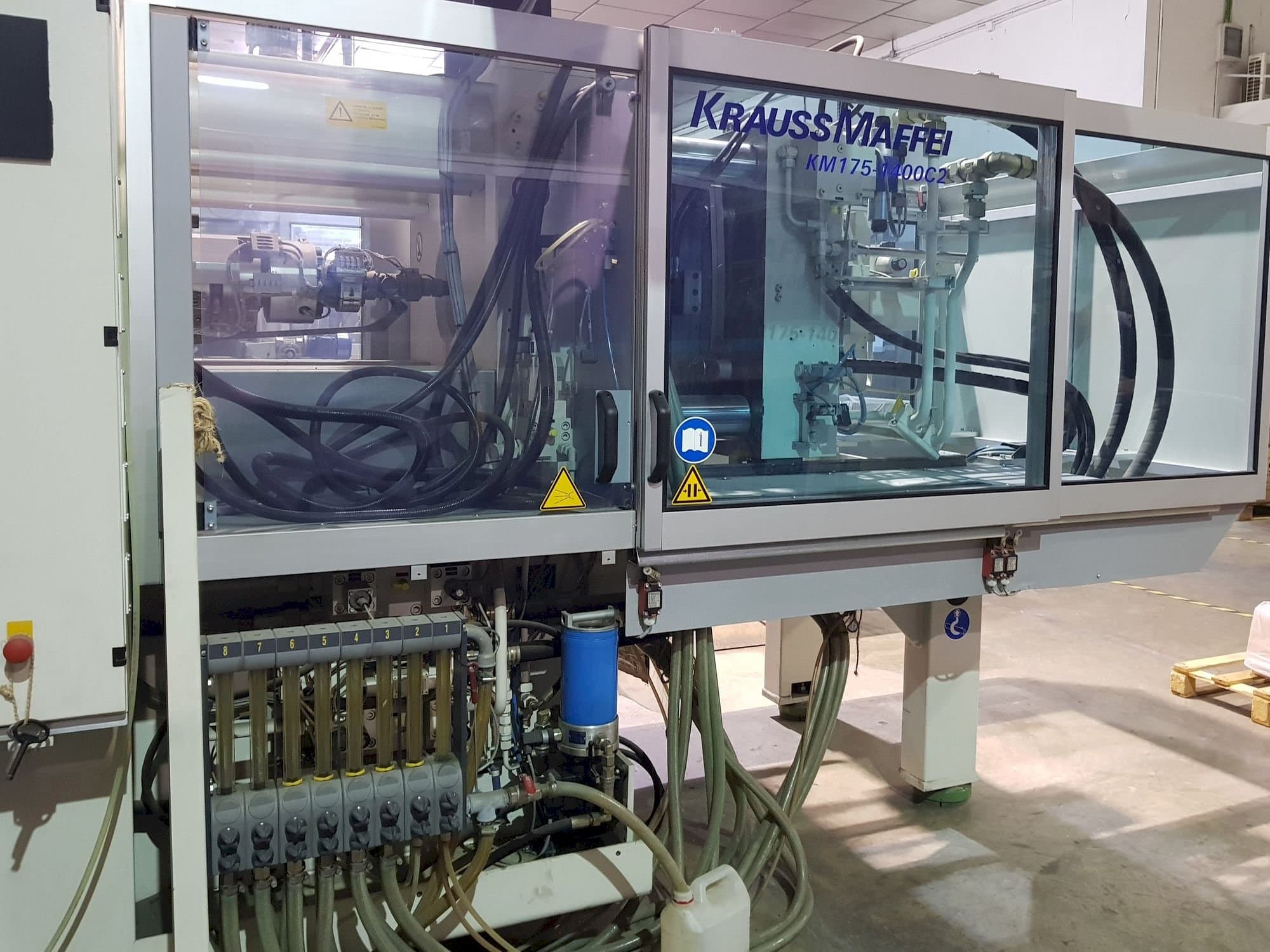 Makine  Krauss Maffei 175-1400 C2 - Önden görünüm