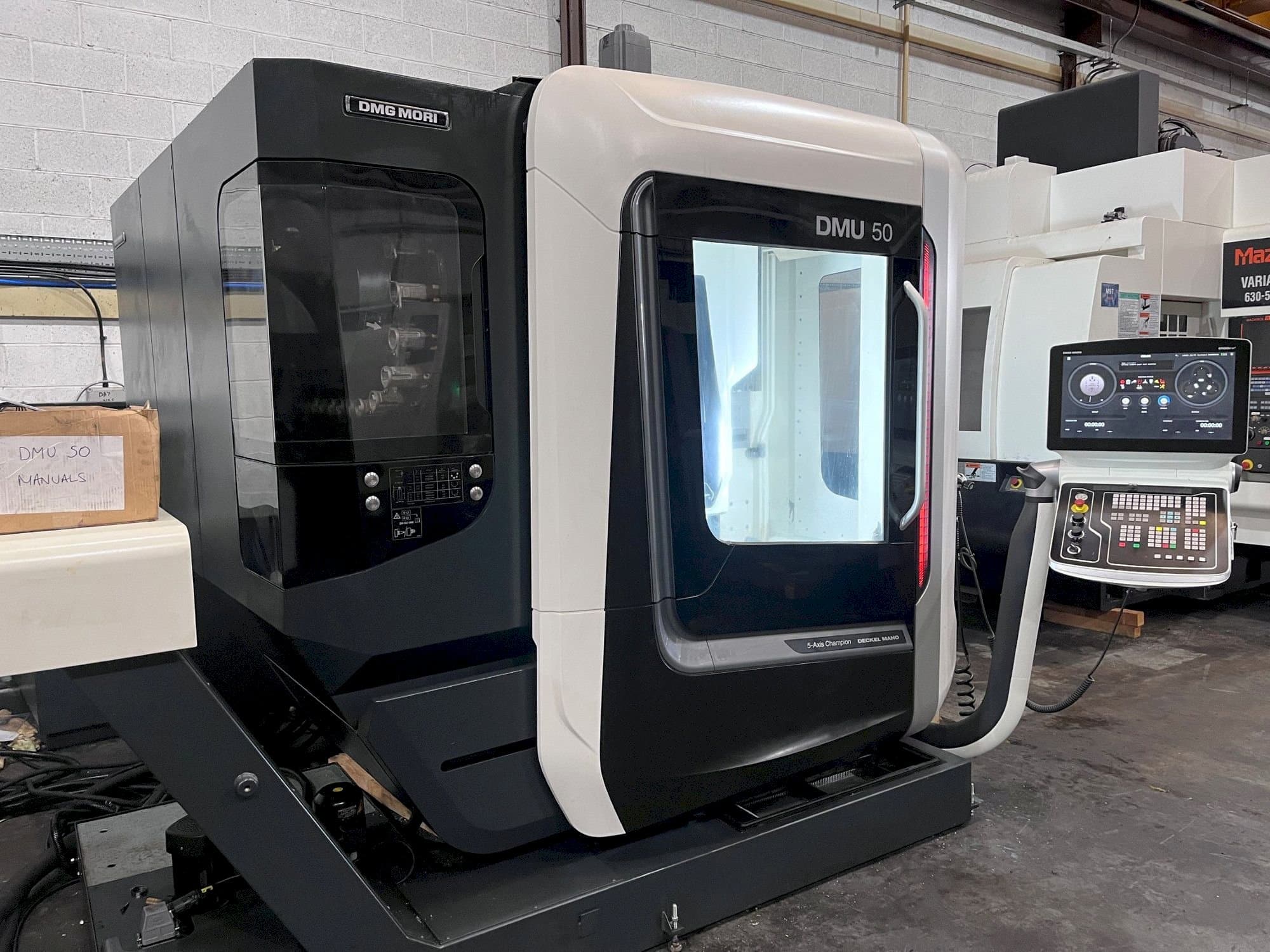 Makine  DMG DMU 50 - Önden görünüm