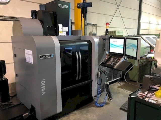 Makine  Hurco VM10i - Önden görünüm