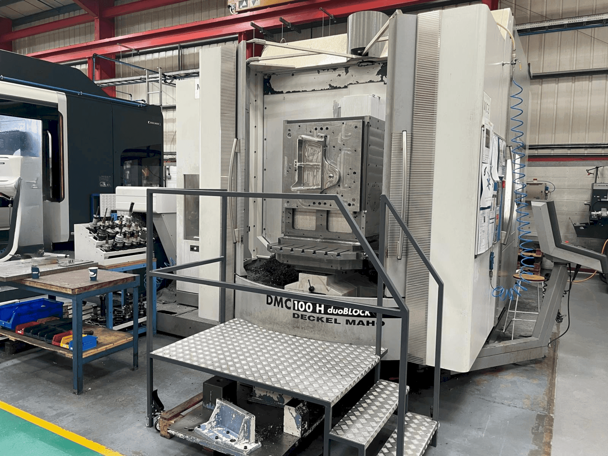 Makine  DMG DECKEL MAHO DMC 100H duoBLOCK - Önden görünüm