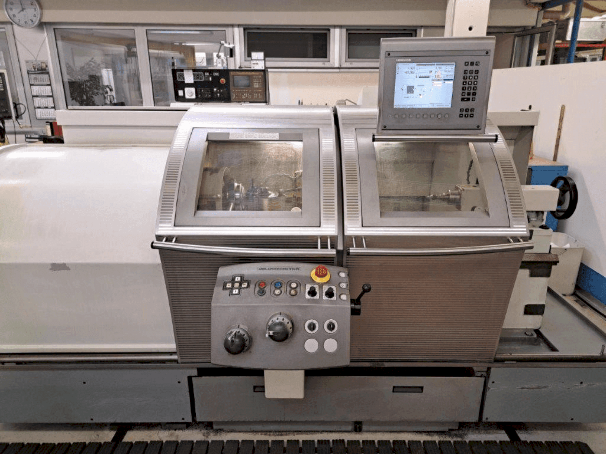 Makine  Gildemeister NEF520 - Önden görünüm