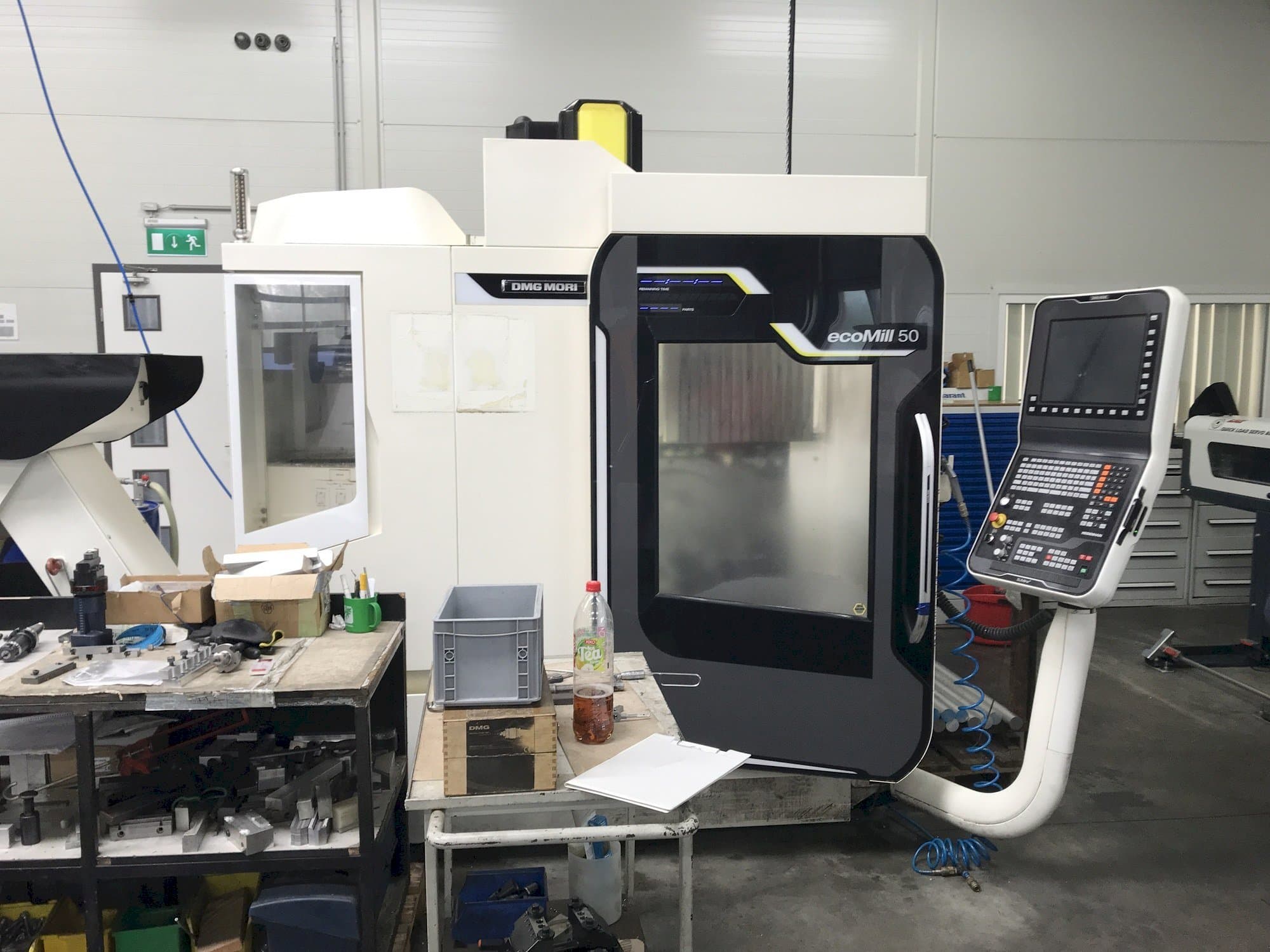Makine  DMG MORI Ecomill 50 - Önden görünüm