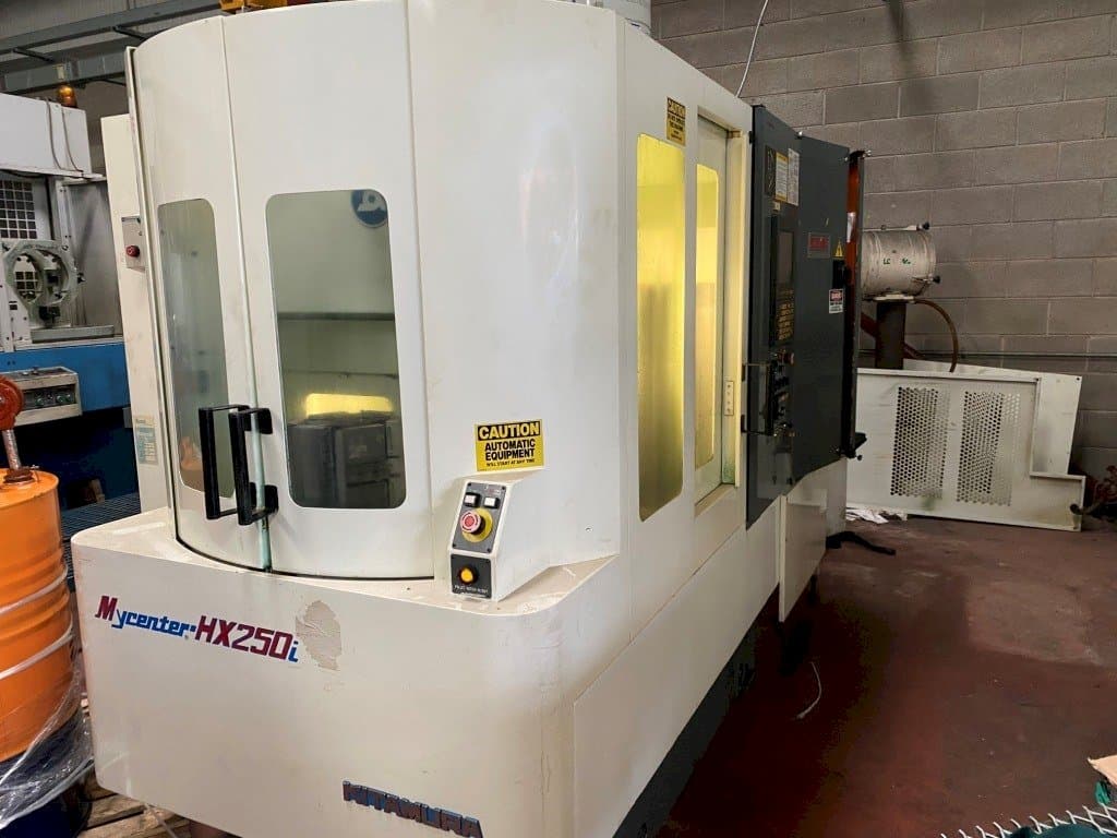 Makine  Kitamura Mycenter HX250i - Önden görünüm