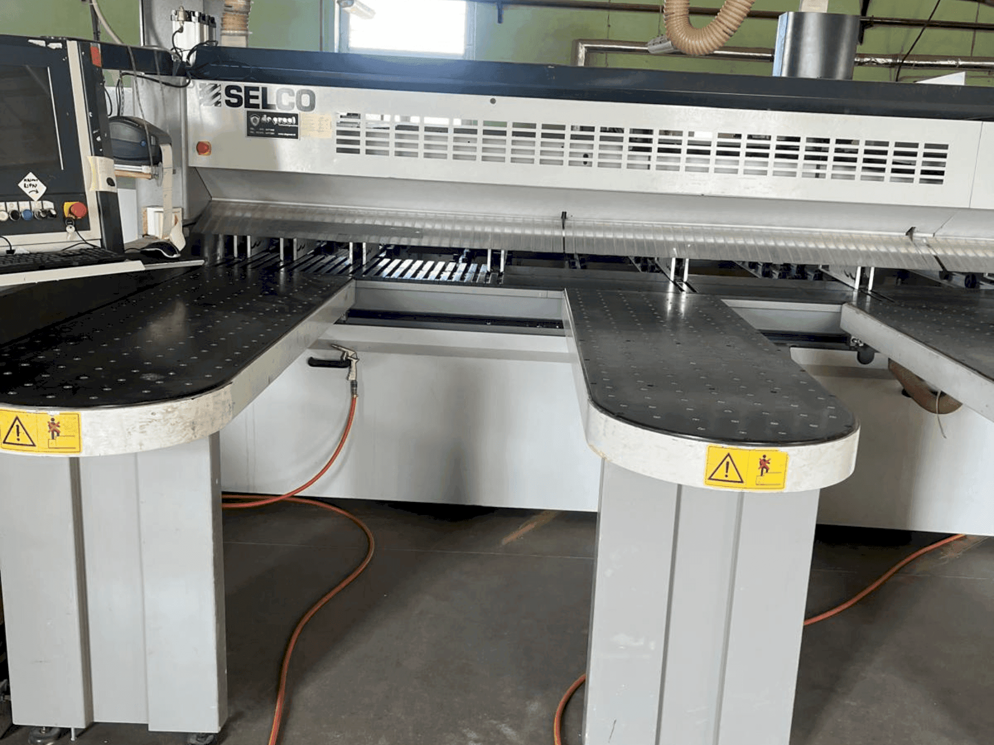 Makine  SELCO WN750 - Önden görünüm