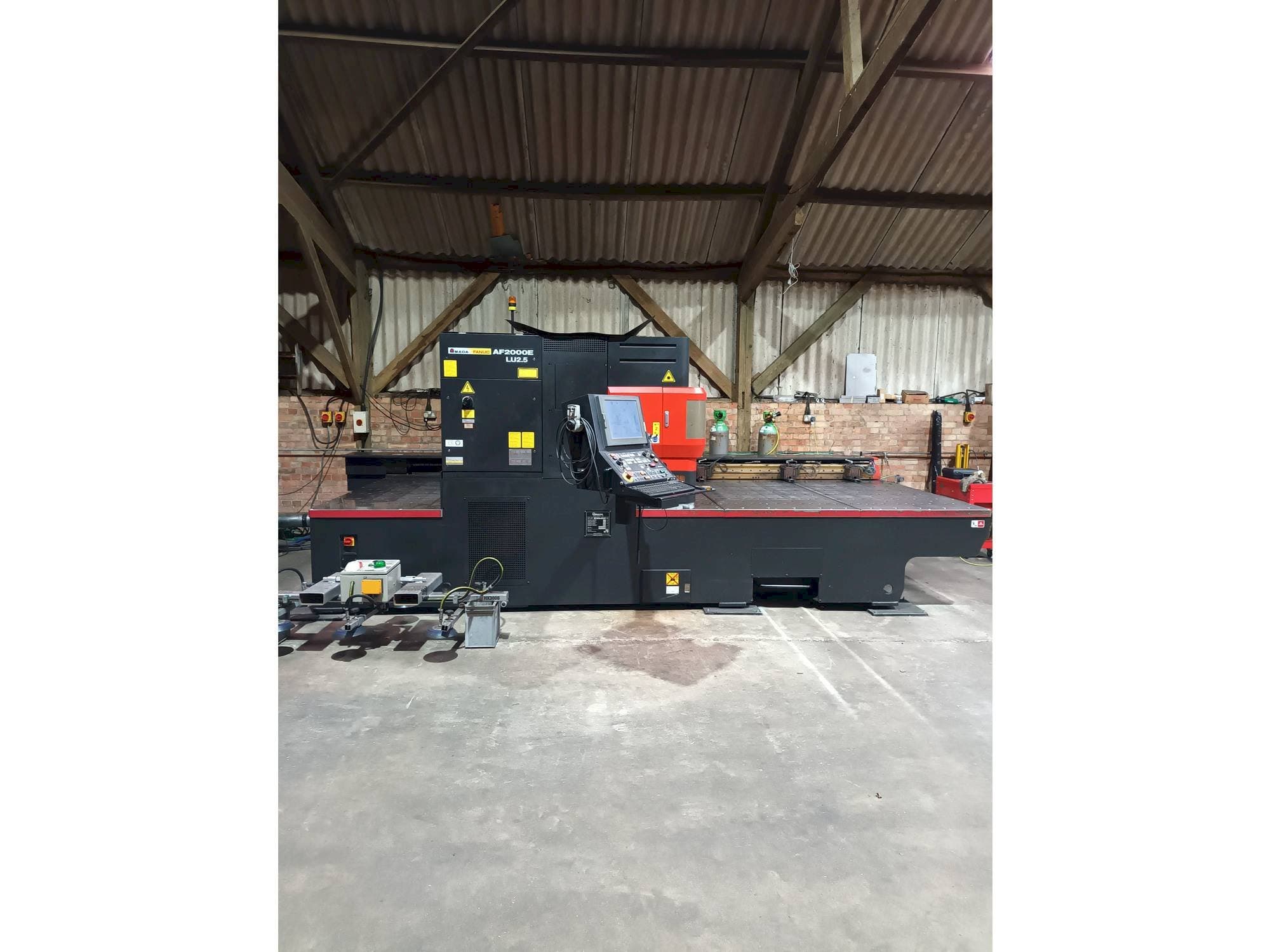 Makine  AMADA LC 2415 alpha 4 NT - Önden görünüm