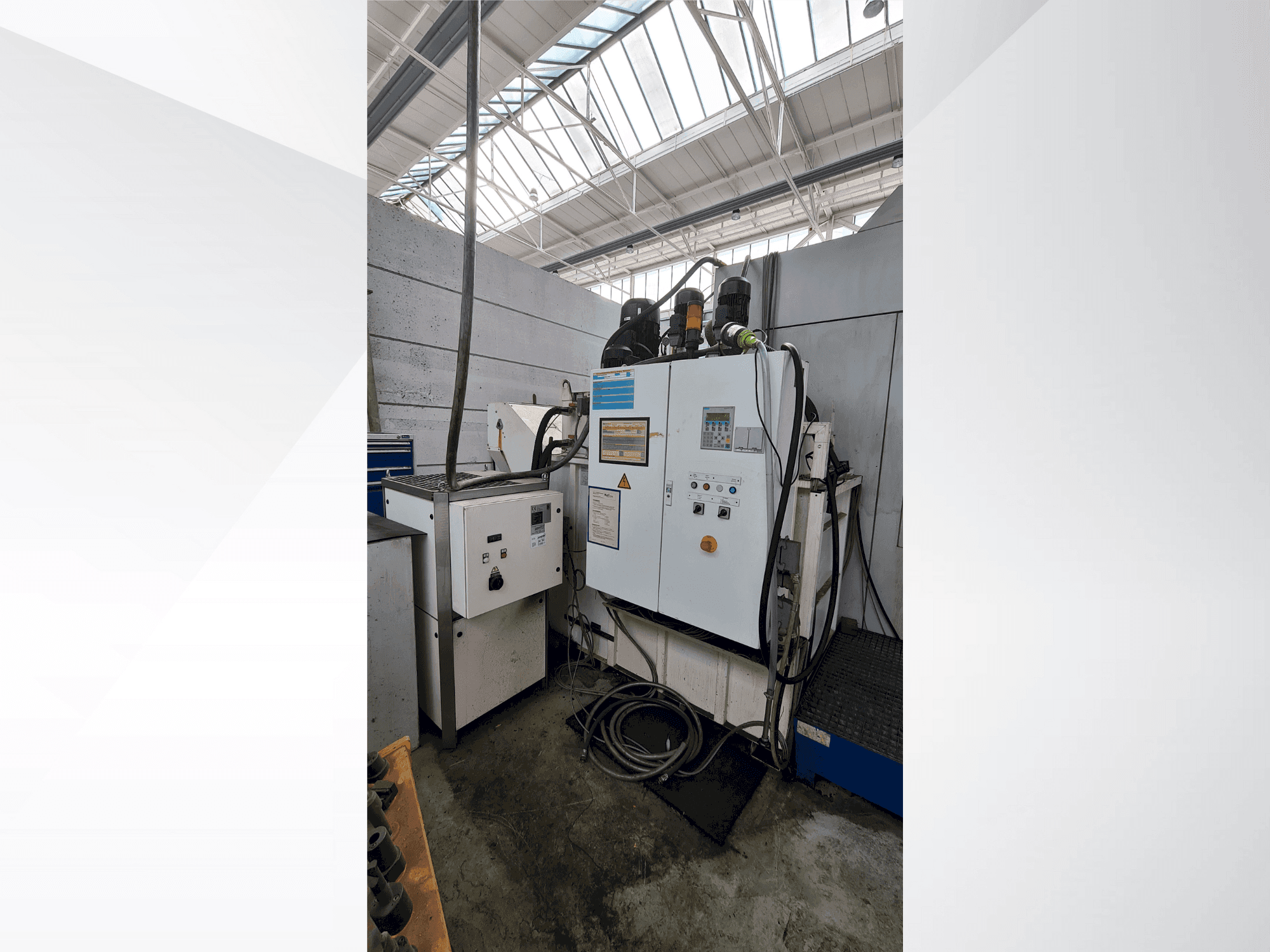 Makine  OSG EX-CELL-O XS425 - Önden görünüm