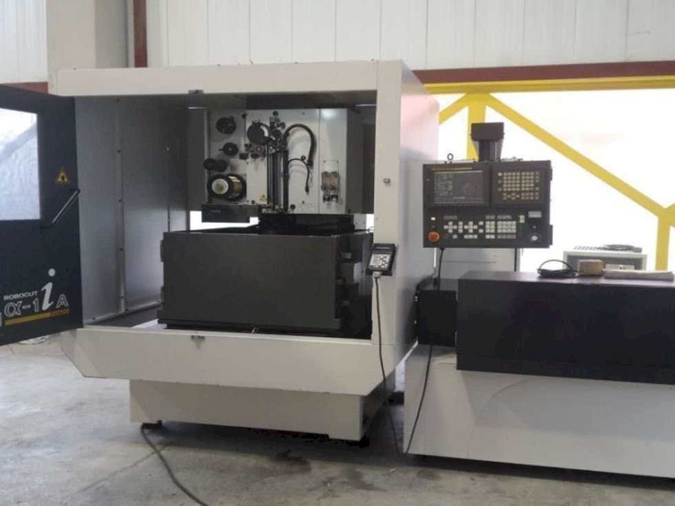 Makine  FANUC Robocut α-1iA - Önden görünüm