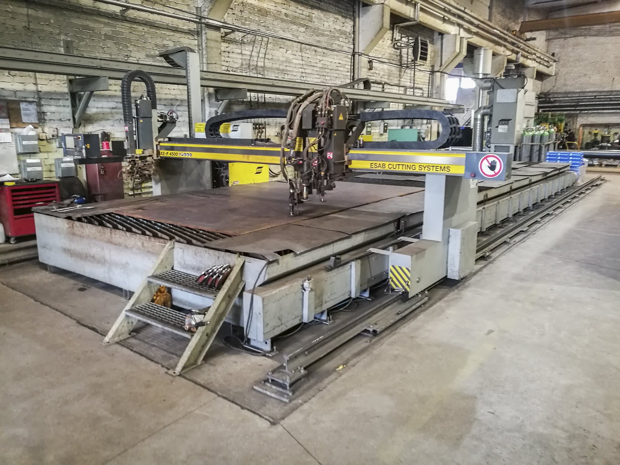 Makine  ESAB - Sağdan görünüm SXE-P2 4500