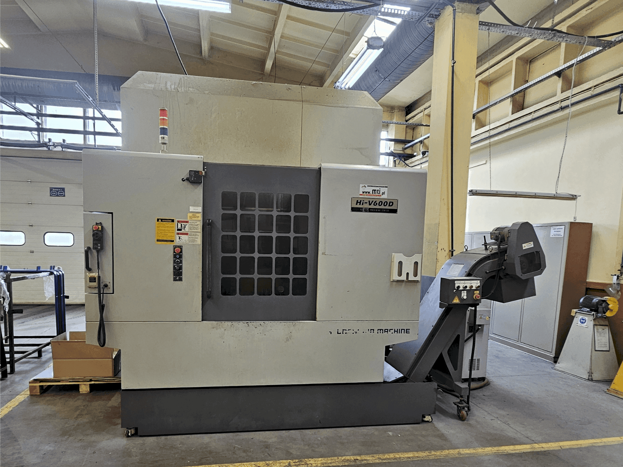 Makine  HYUNDAI KIA Hi-V600D - Önden görünüm