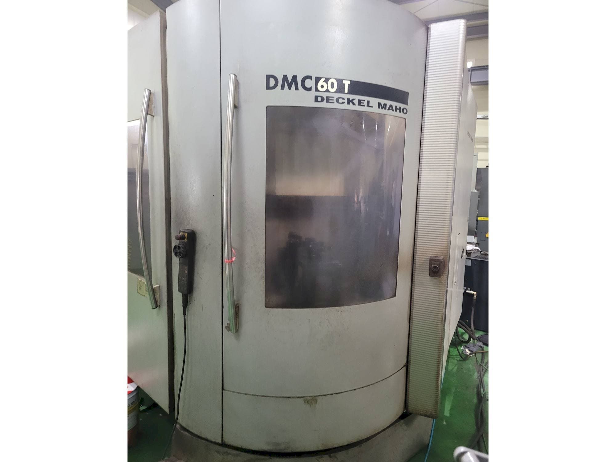 Makine  DECKEL MAHO DMC 60 T - Önden görünüm