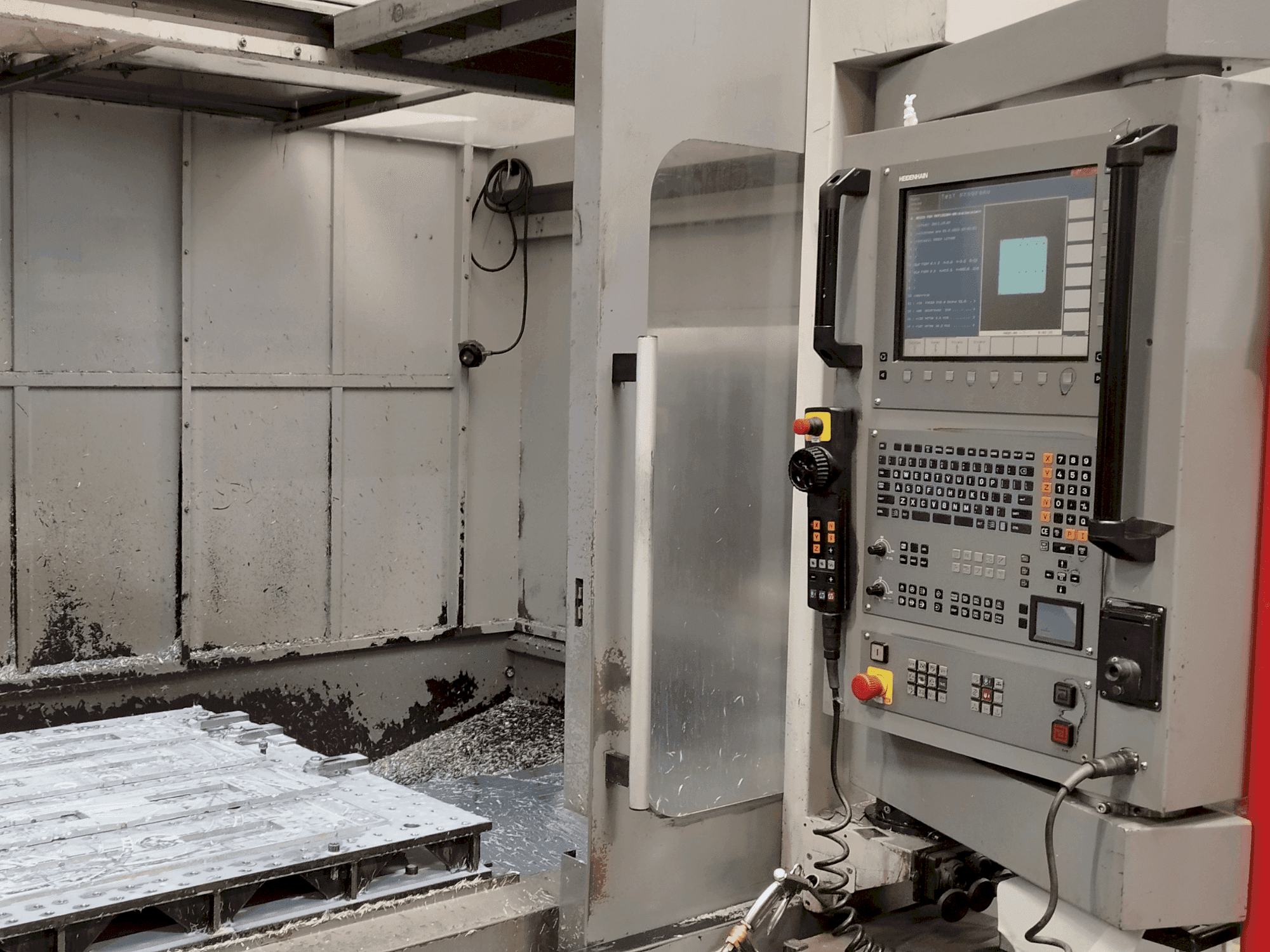 Makine  Leadwell V80I - Önden görünüm