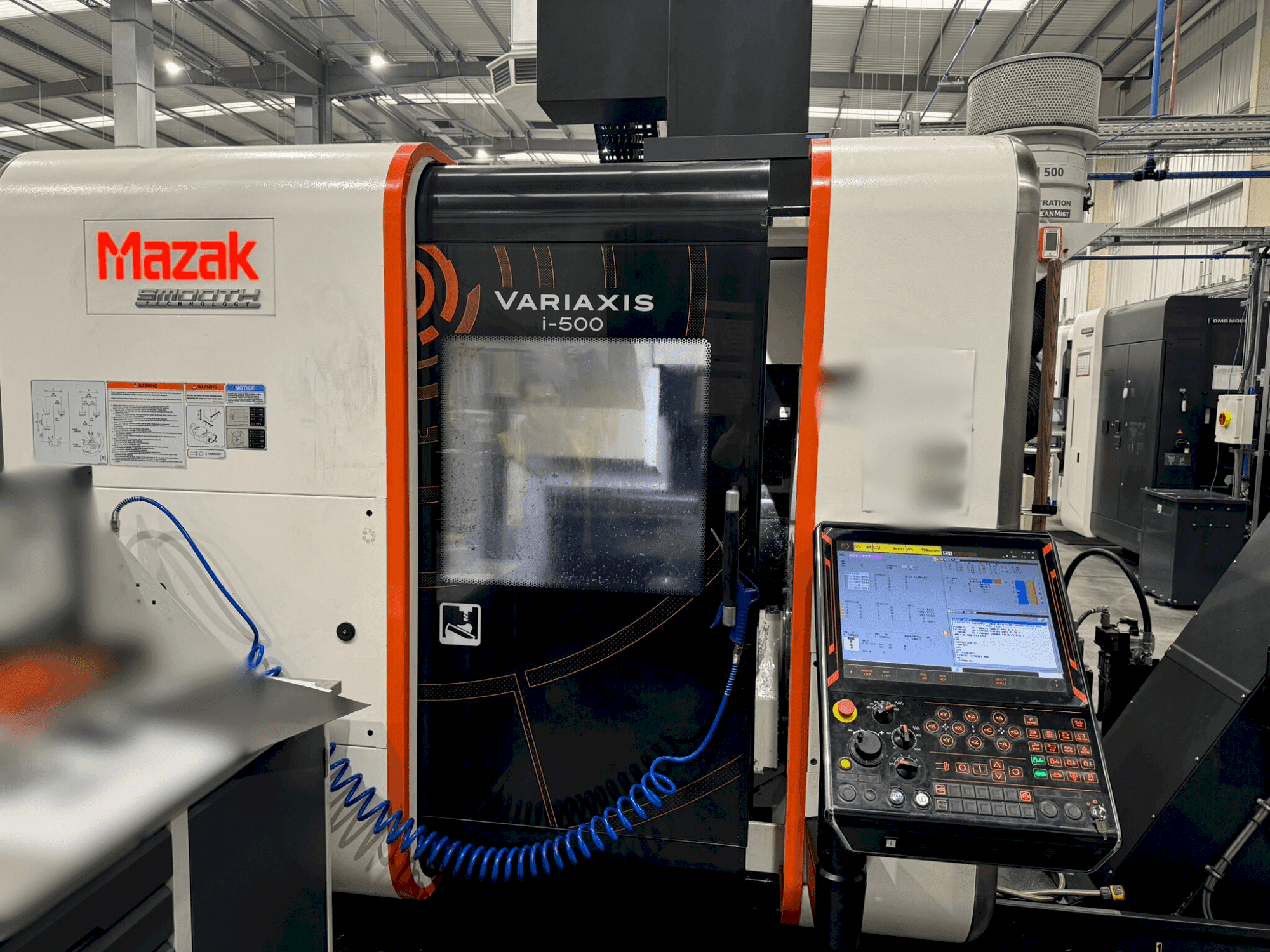 Makine  Mazak Variaxis i-500 - Önden görünüm