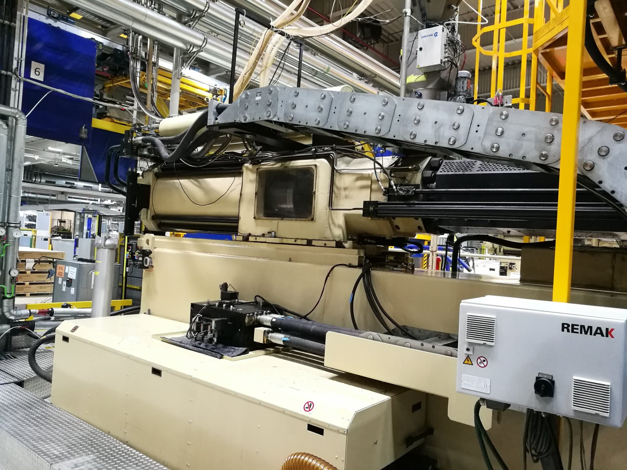 Makine  2 Husky - Önden görünüm E 3150 RS 170/155